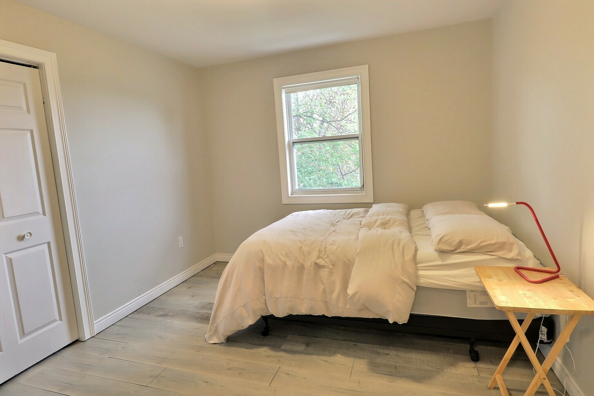🏙️ Bright Top-Floor 2-Bedroom Condo in the Heart of Downtown! 5