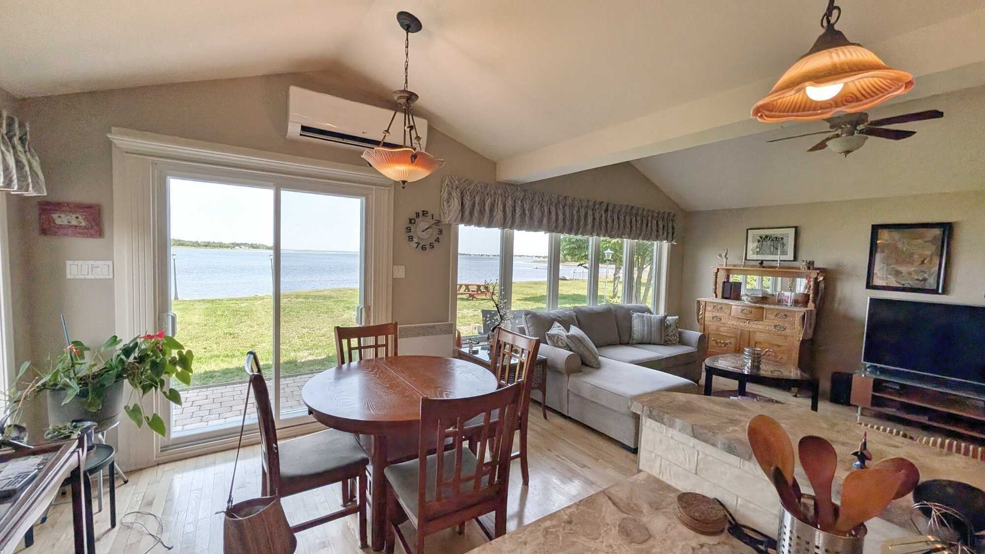 Bord de l'eau exceptionnel sur la Grande Rivière Tracadie! 🌊...
Exceptional Waterfront Living on the Grande Rivière Tracadie! 🌊 3