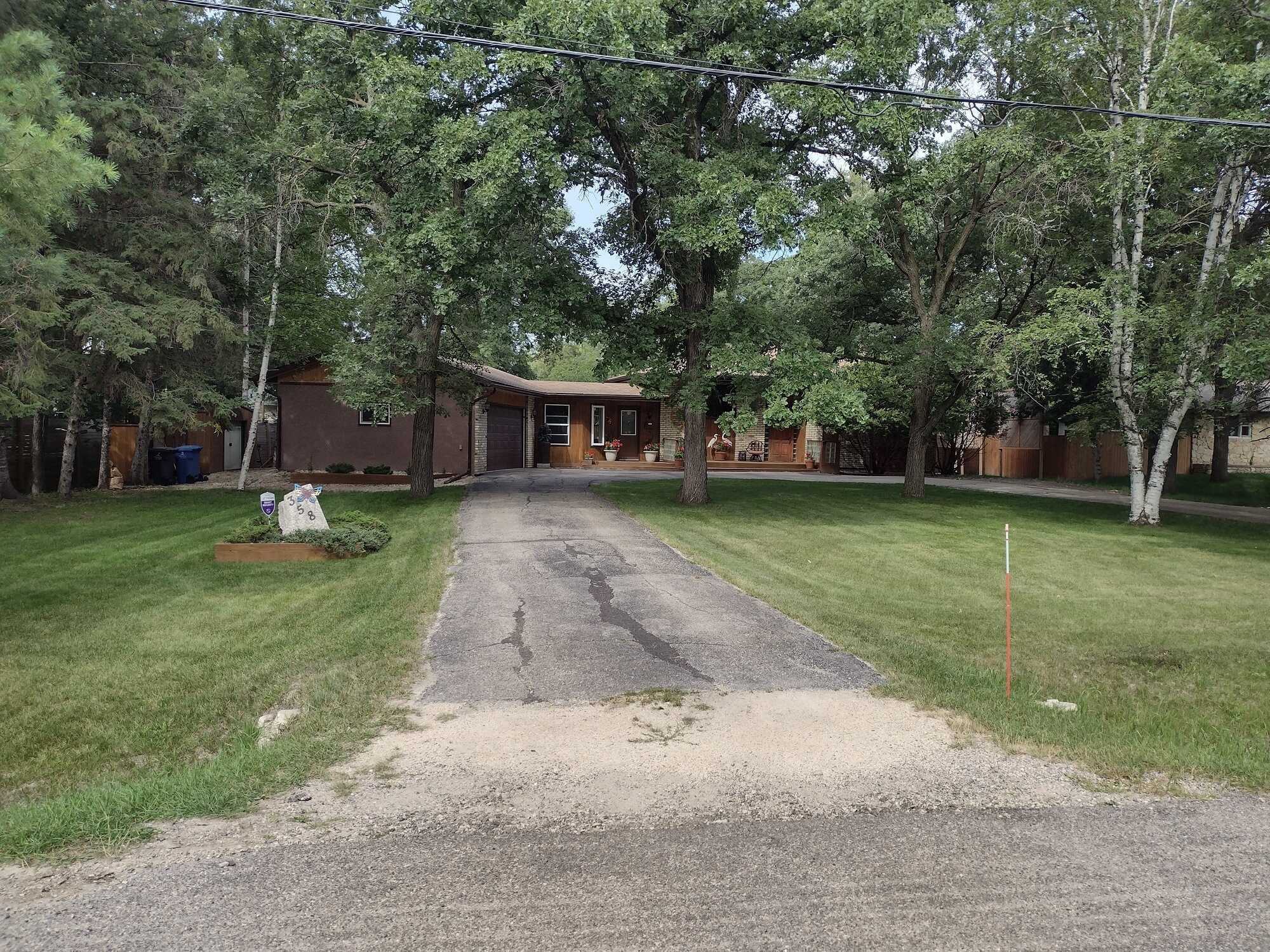 A Luxurious Estate with Unmatched Potential in Winnipeg’s Charleswood 1