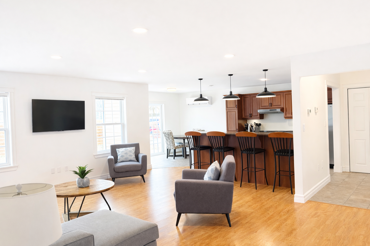 Bright, Open-Concept Living with High-End Finishes & Spacious Family Layout 4
