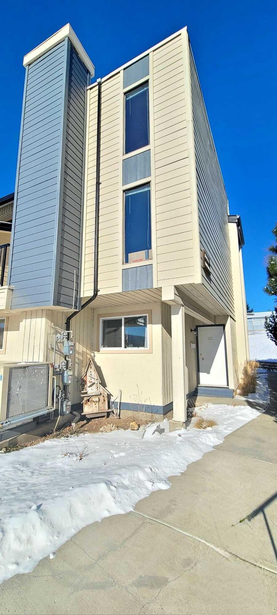 Charming 2-Bedroom Townhouse with Modern Upgrades 2