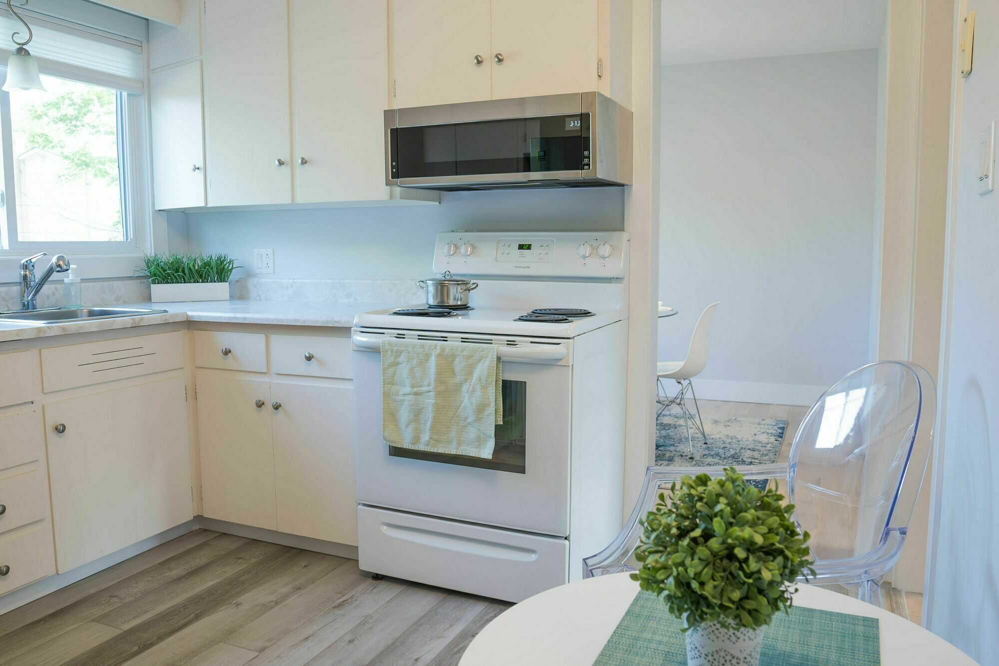 Welcome to 36 Simcoe Place — a thoroughly renovated, move-in ready home on a quiet cul-de-sac in one of Clayton Park’s most established and convenient neighbourhoods. 5