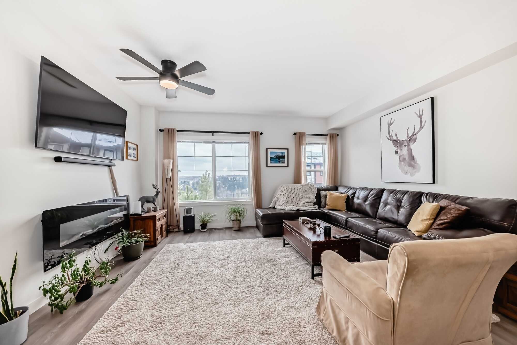 Ravine Living at Its Finest! Sun-Filled Home with Park Views, Upgrades & Bonus Flex Space. Move in ready! 2