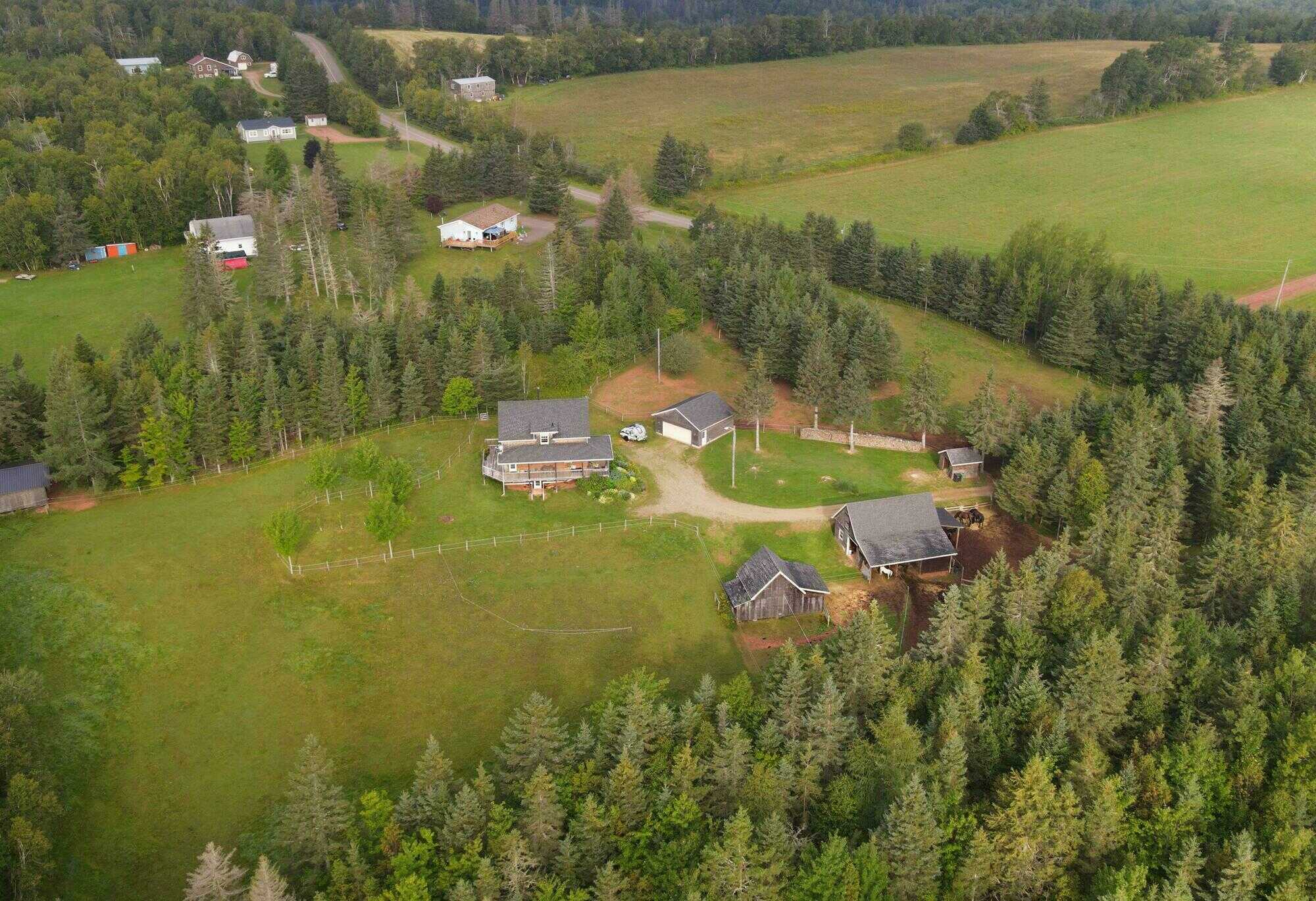Charming Country Retreat on 11+ Acres - Bonshaw PEI 2
