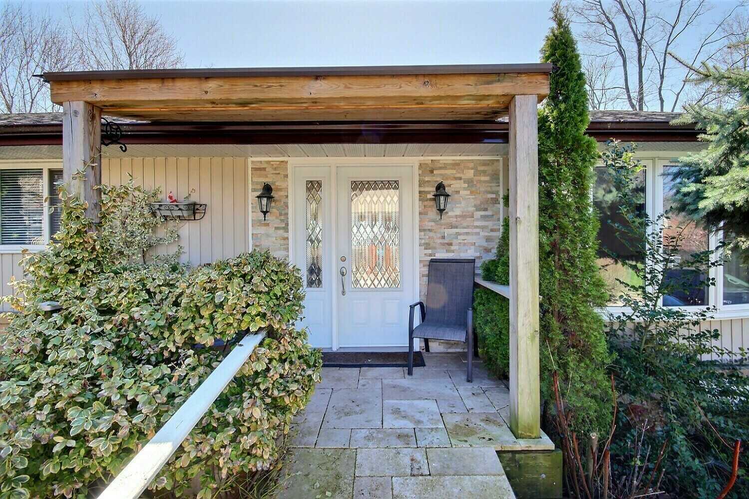 Walk to Downtown & Lake Ontario | Stylish 3 Bedroom Bungalow with Finished Walkout Basement & Private Backyard Oasis 3