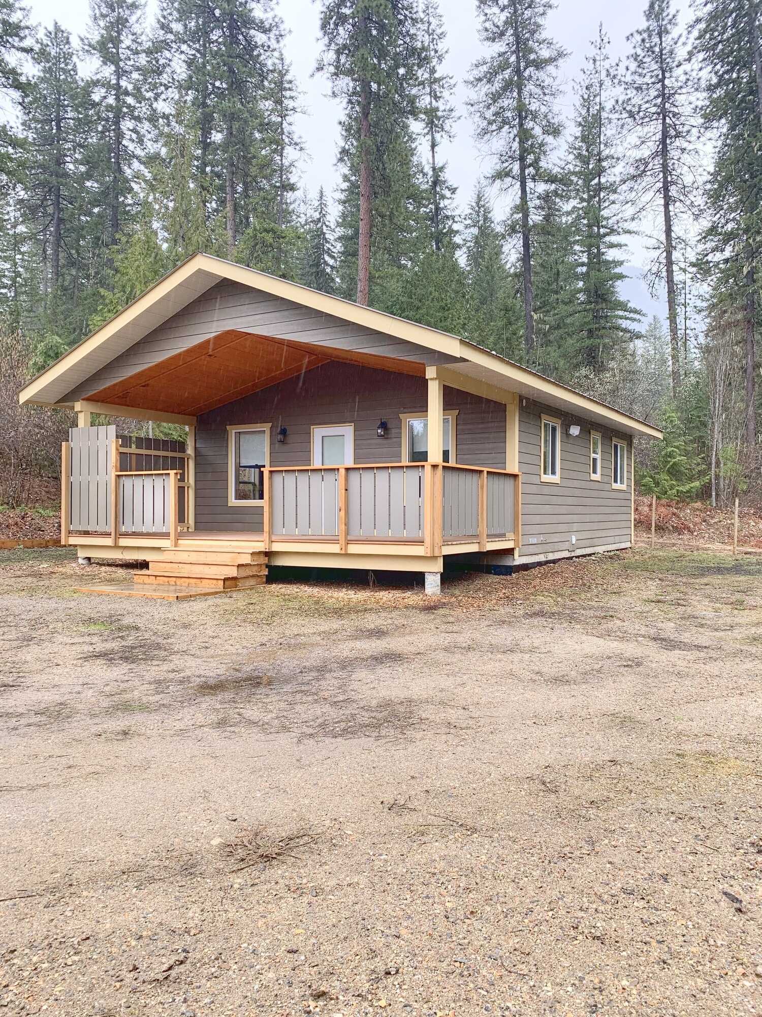 Vacation Getaway- BRAND NEW Cottage-2Bed 1Bath - located centrally in the Slocan Valley 2