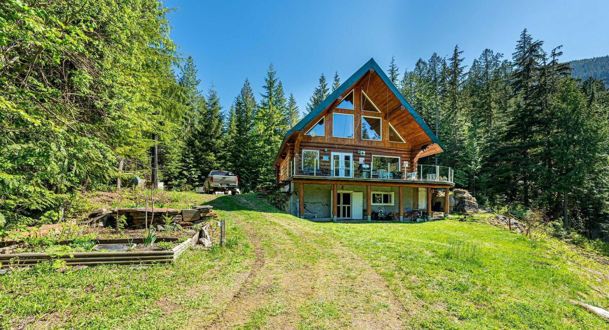 Experience the serenity and simplicity of off-grid living with all the amenities in a breathtaking country setting within a historic community! 5