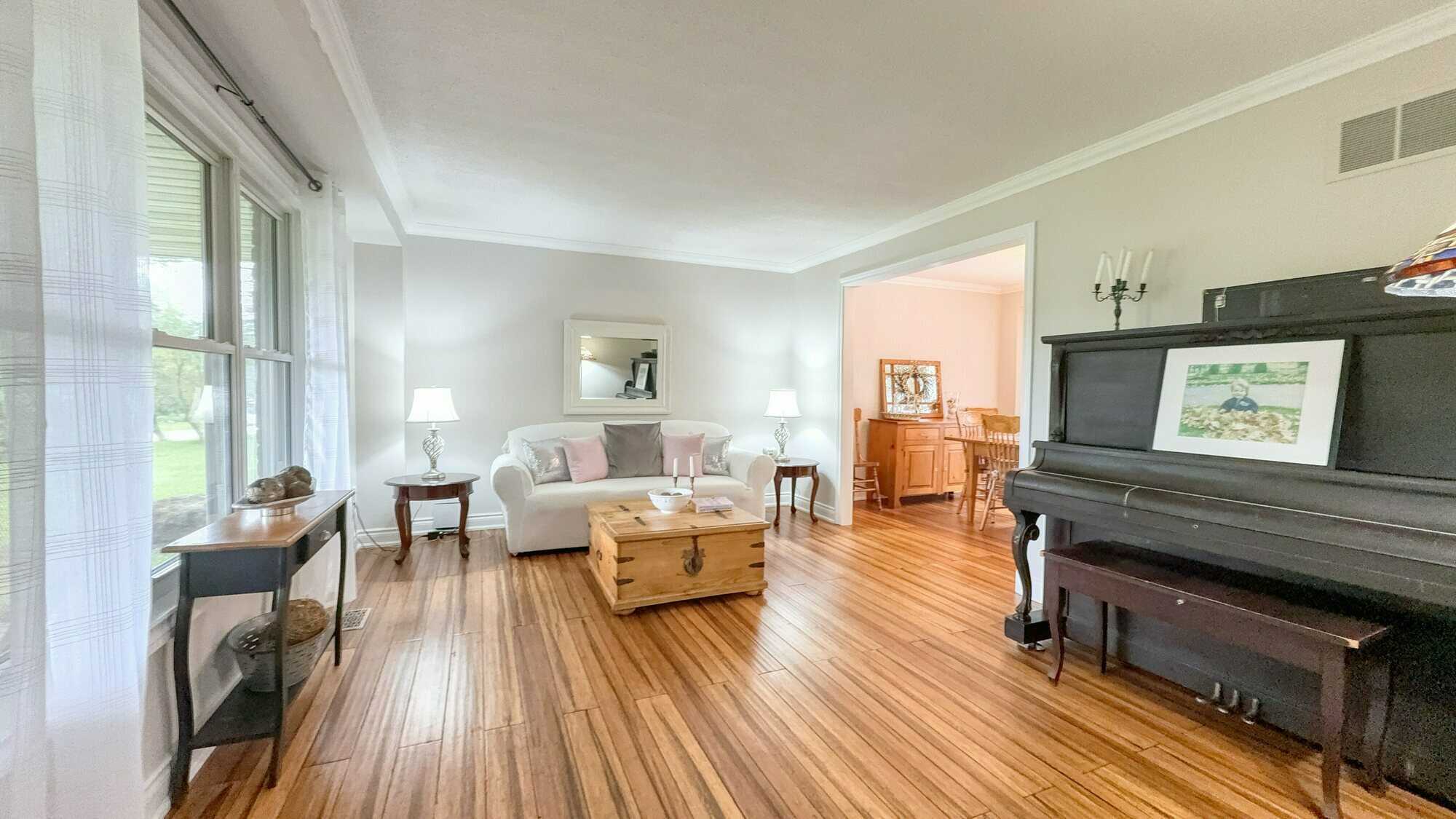 Welcome to your own private park-like paradise!

This exceptional 2-story family home features a stunning backyard pool oasis, a grand circular driveway, in-law suite with its own completely separate entrance. Prime location near a great school. 5