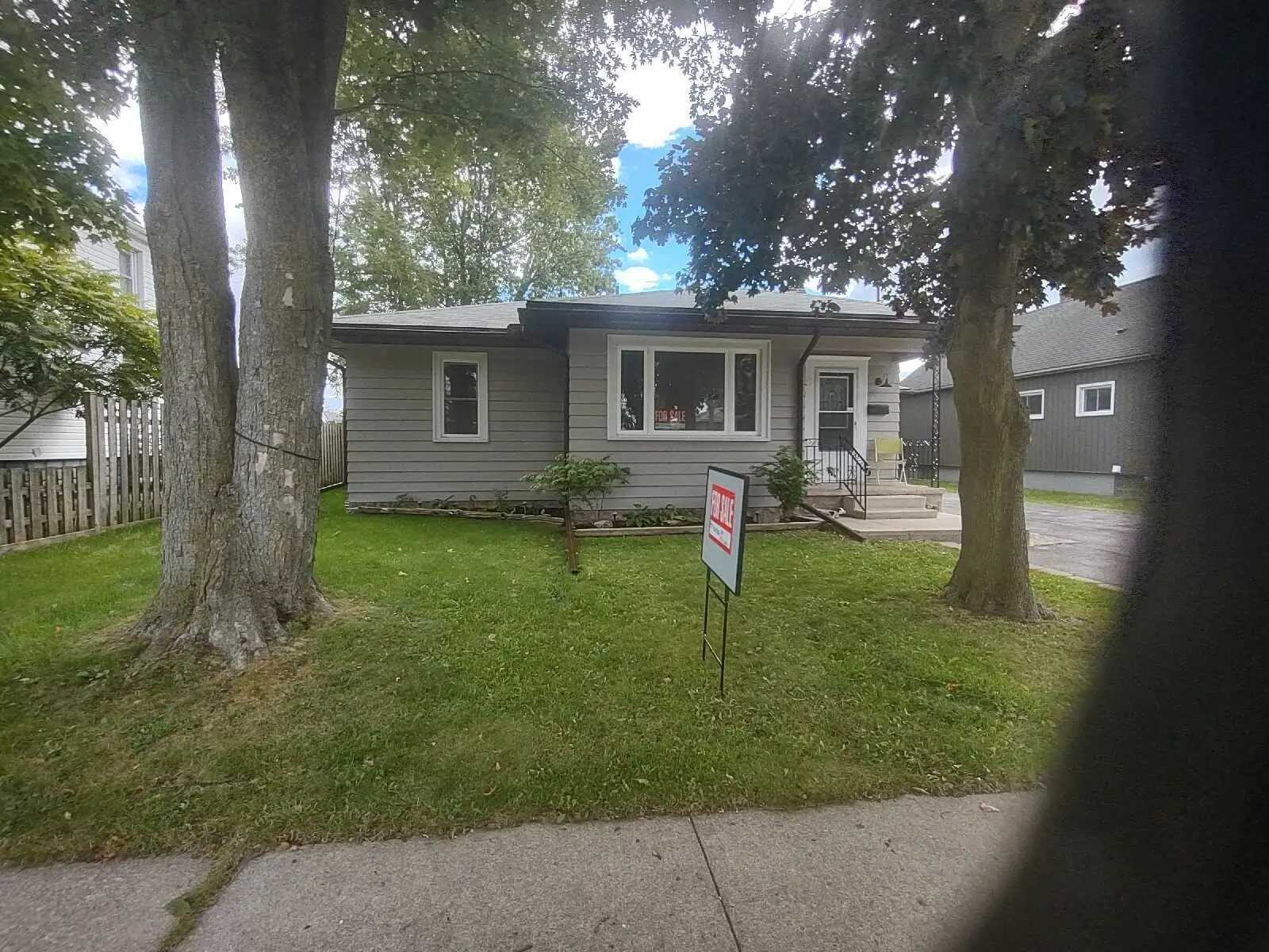Renovated Bungalow with Income Suite 2