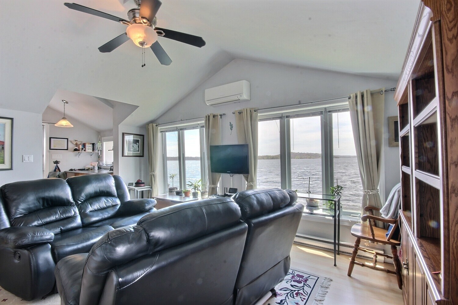 A rare opportunity to own a slice of paradise where relaxation and practicality meet. Delightful, cozy home in a beautiful, peaceful setting on the Trent-Severn Waterway on Bradley Bay, ideal for boating, fishing, canoeing, and more. 5