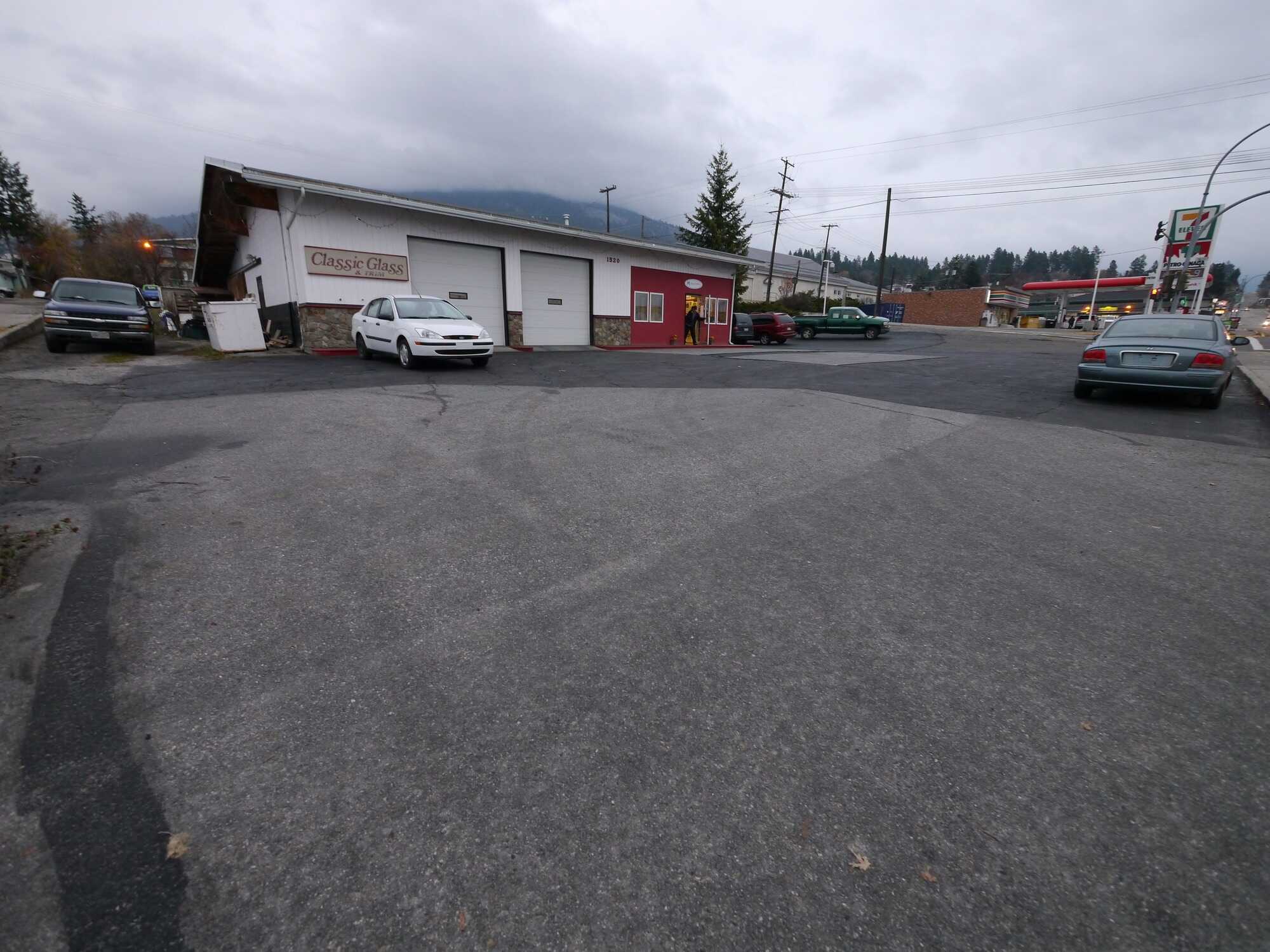 Fabulous opportunity to acquire a turnkey glass business located in idyllic Creston BC 3