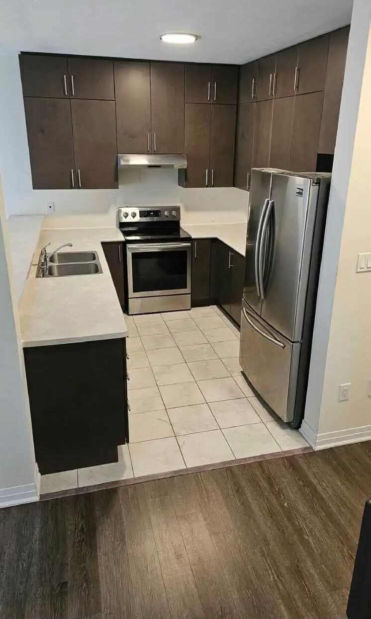 FOR SALE 3 bedroom, 2.5 bathroom house South Barrie location 3