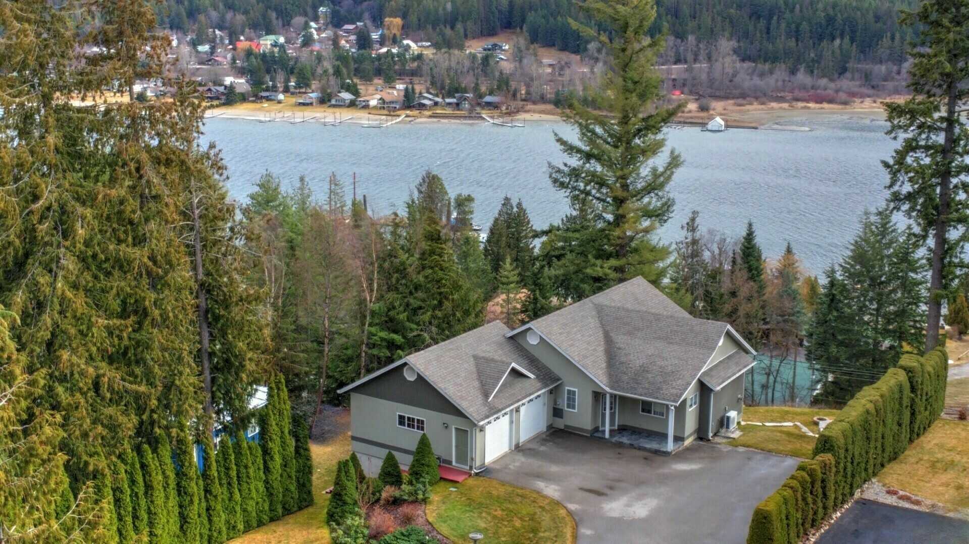 NEW PRICE! KOOTENAY LAKE VIEW. GORGEOUS!! PANORAMIC KOOTENAY LAKE VIEW FAMILY HOME 4BED+ 3BATH! with 2 Bed Suite Potential & a 1 Bed Studio Potential for extra income or Extended Family Living, 1/2 acre of GORGEOUS landscaped property! MUST SEE 3