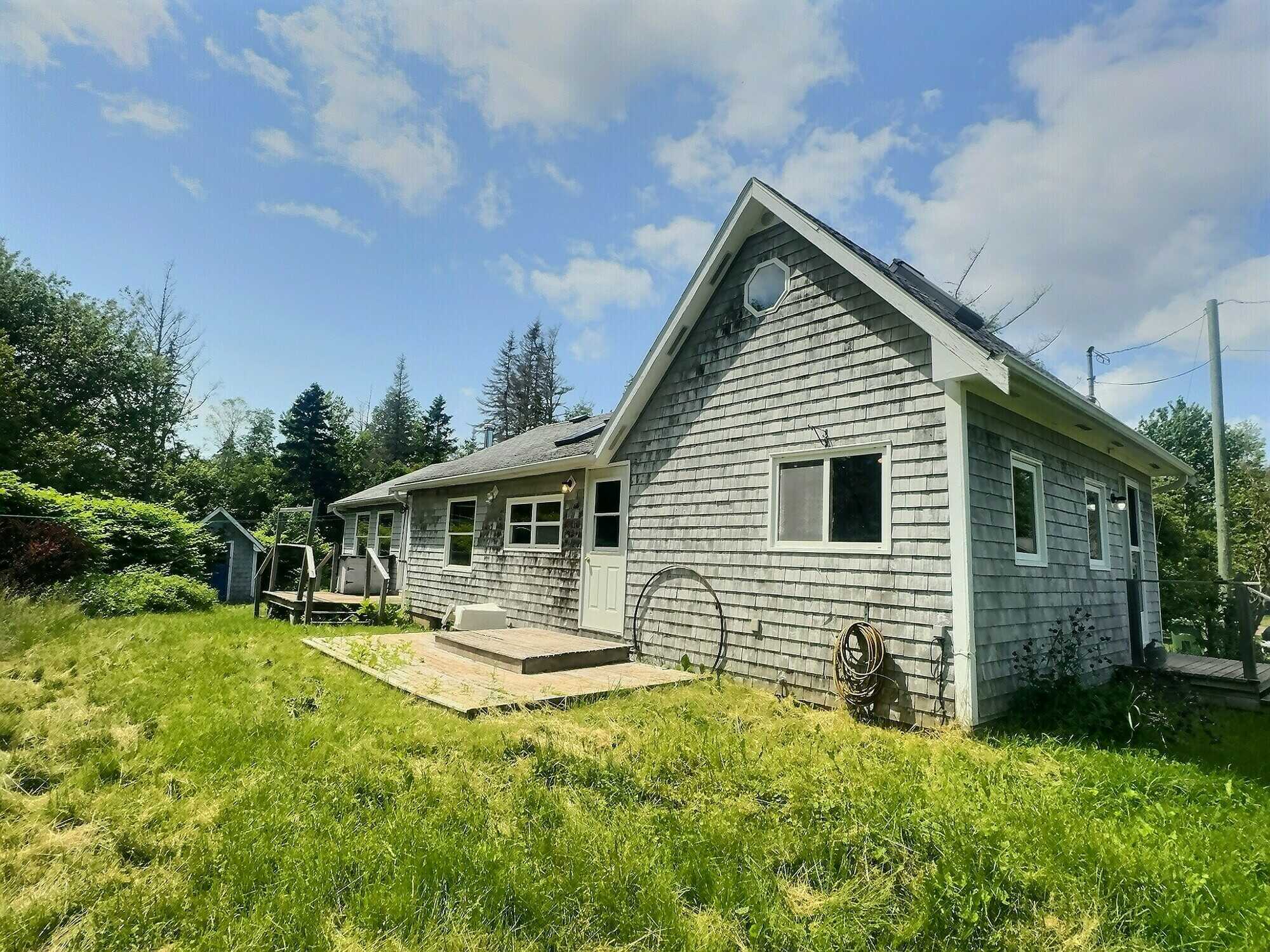 Affordable, Move-In Ready & Full of Character! 5