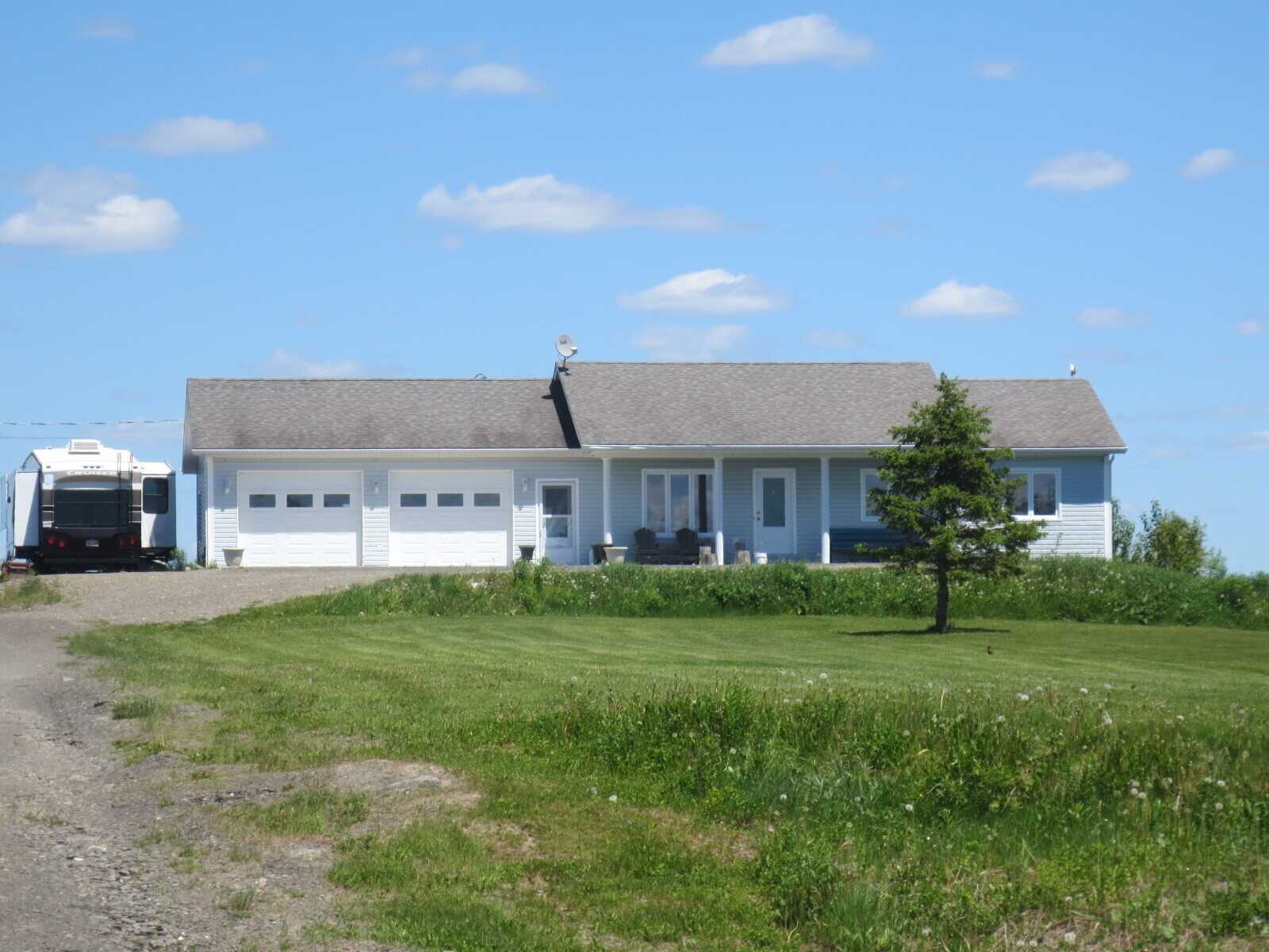 5 bedroom, 2 bathroom home nestled on 24 acres of open field 2