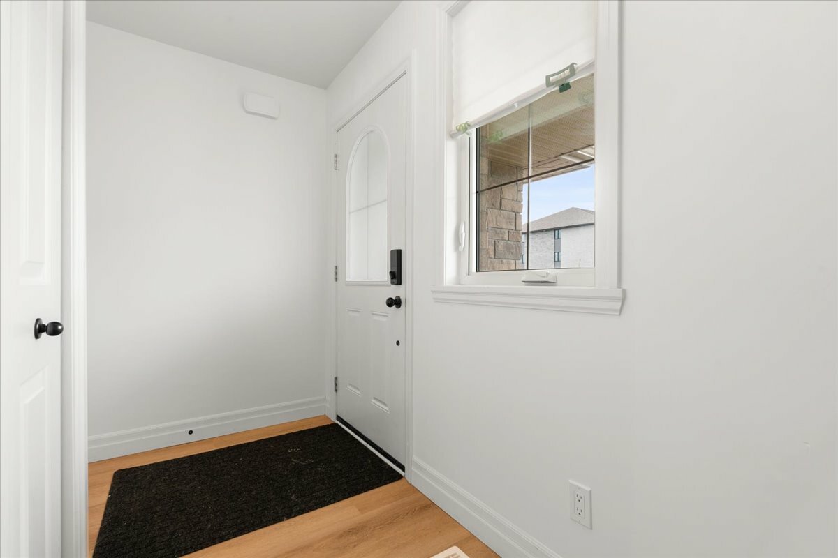Bright and spacious townhouse 4