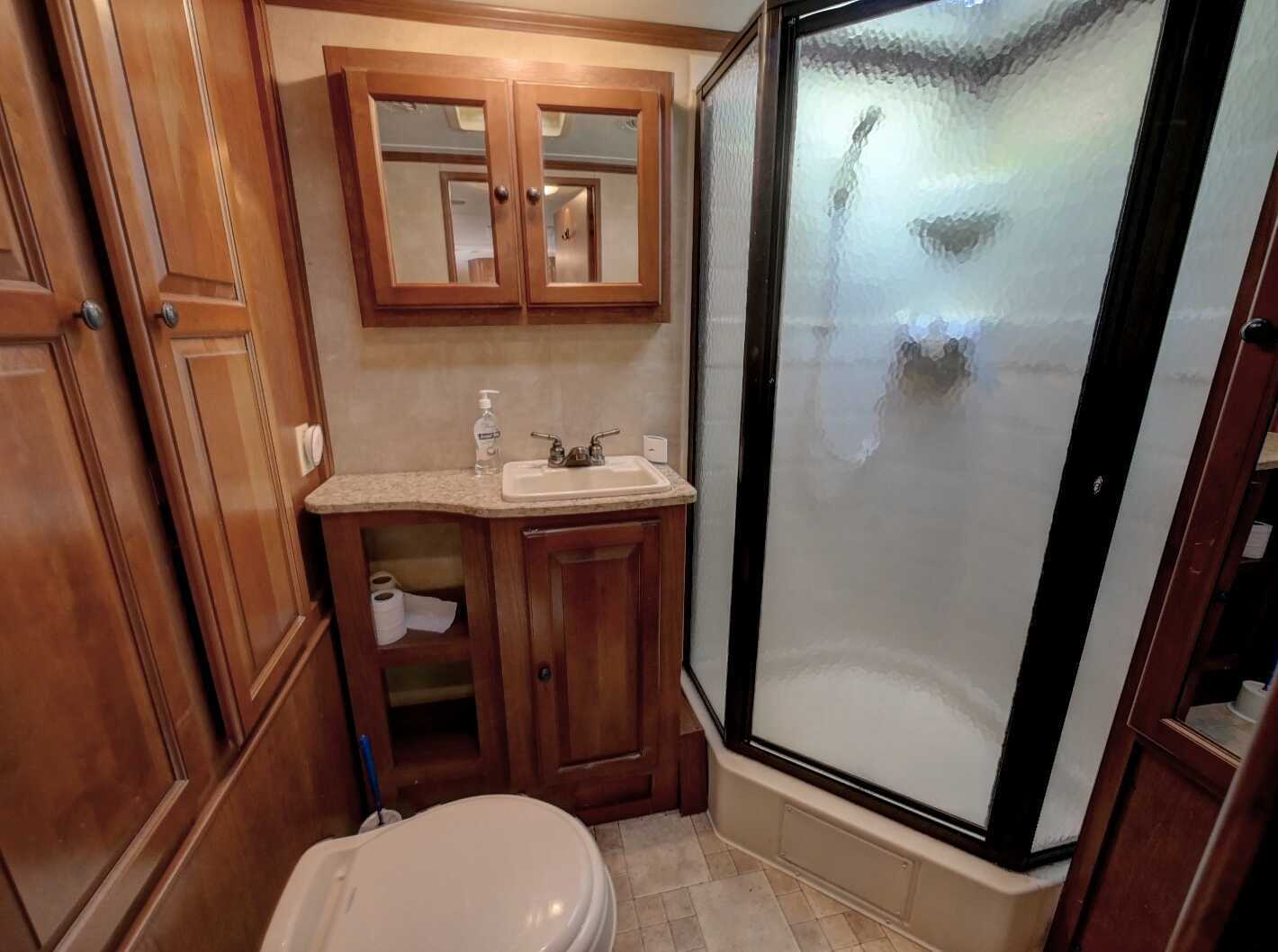 MOYIE RIVER RANCH RESORT - #2 Mountain Ridge Rd  - Luxury in a Compact Size! Gorgeous RV Unit! Sleeps 4 w/ Full Bath! and MORE!!! 5