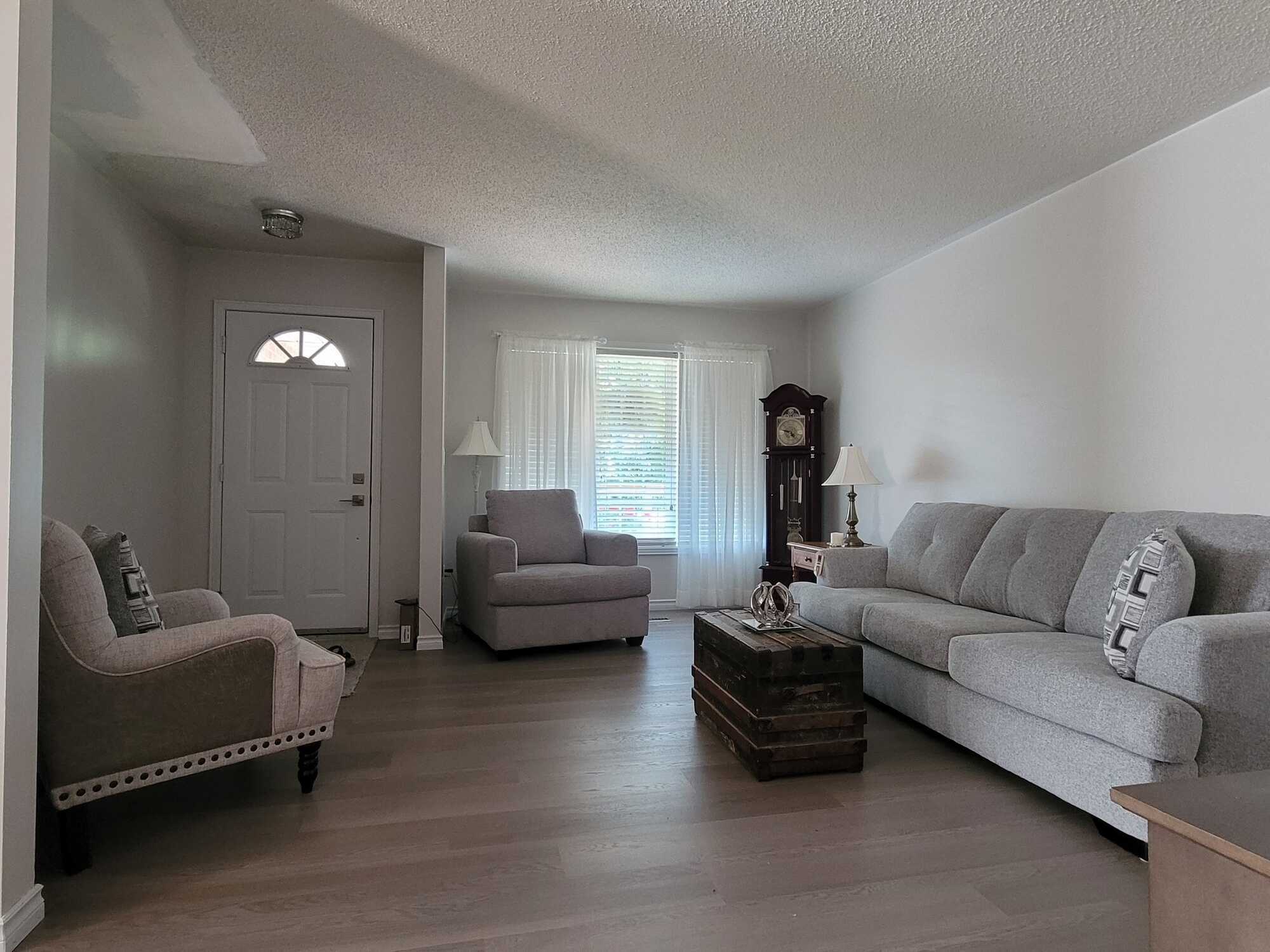 Move-in ready bungalow in one of Cobourg's most desirable areas, within easy access of the beach, downtown area, shopping and just minutes from the 401. 5