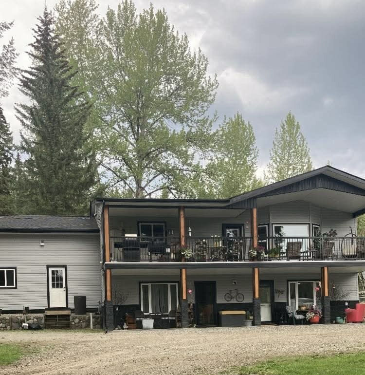 Welcome to our House, for Multi-generational use.  The suite can also generate between $1400.00 and $1700.00 per month. 3
