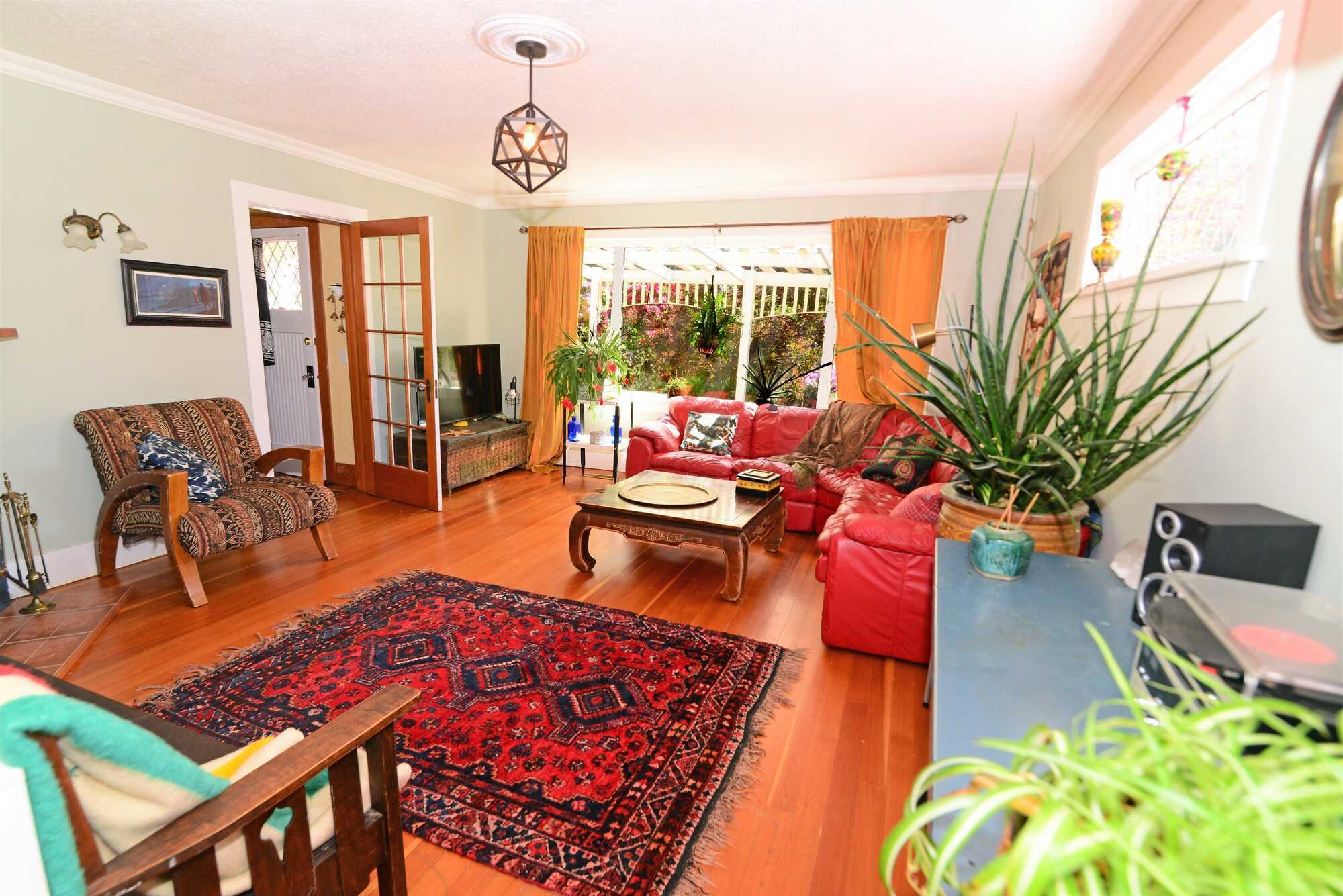 Just Listed ! NEWLY PRICED ! PRICED TO SELL!  Located in beautiful Port Alberni BC this charming 3 bedroom 2 bathroom character home is waiting for you ! No need to look any further ! A fabulous location on a gorgeous park-like large corner lot ! 2