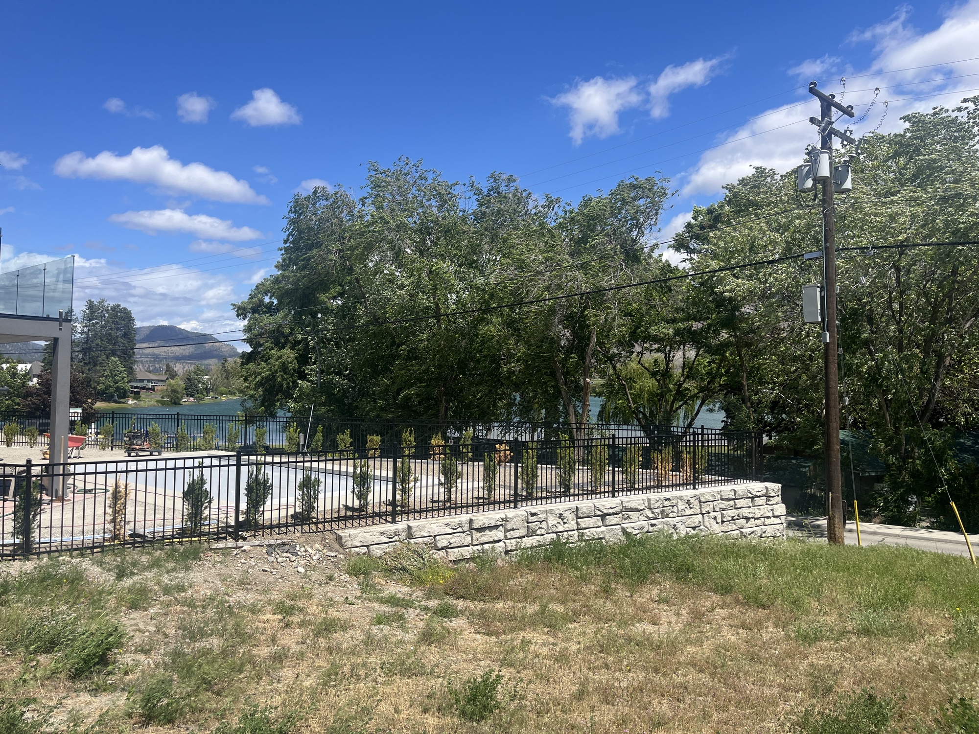 Don’t miss out on this opportunity to get one of the last freehold lots in the desirable Tuc-el-Nuit Lake area of Oliver! 3
