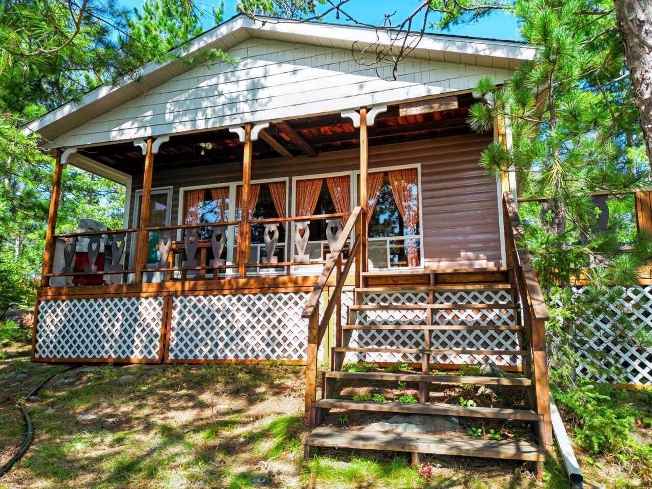 Family Cottage on Beautiful Trout Lake! 3
