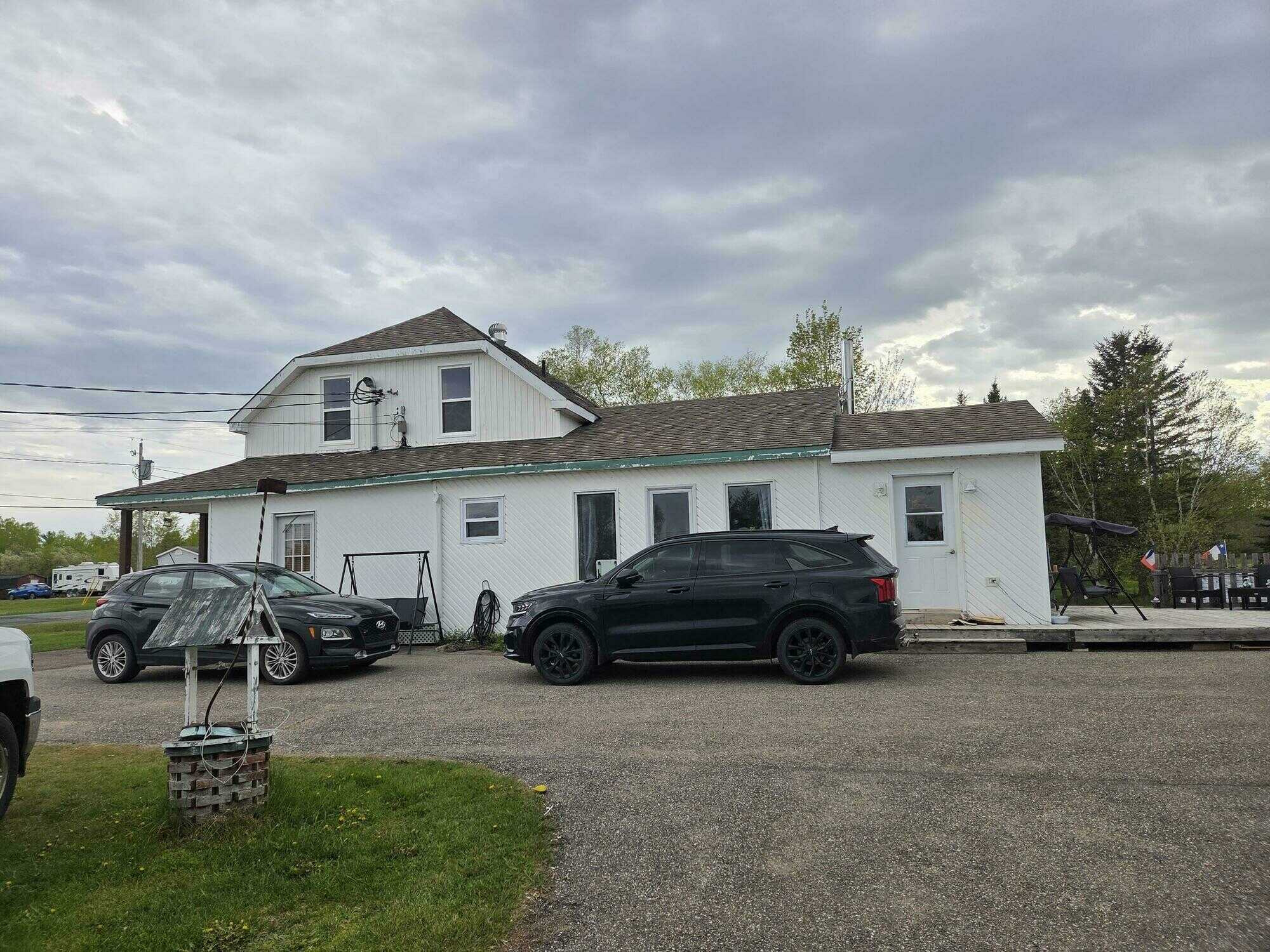 2171, chemin Val-Doucet, Val-Doucet, N.-B. | Propriété multilogement avec grand terrain et garage 2