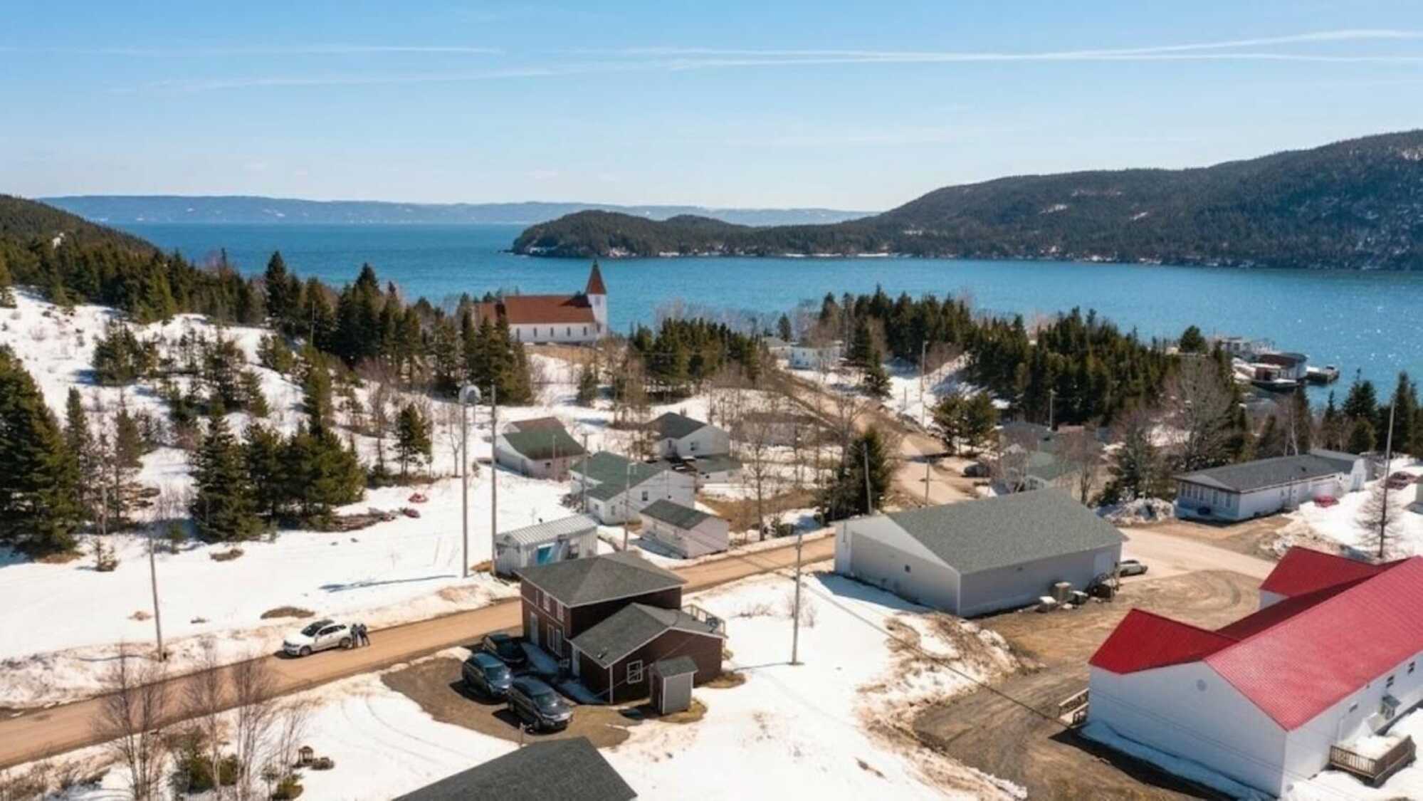 Looking to retire from the big city? 
Searching for the perfect summer home? 
Or maybe a great Airbnb opportunity? 

This place offers the peace, views, and outdoor lifestyle you’ve been craving. 🌊⛰️💛 2
