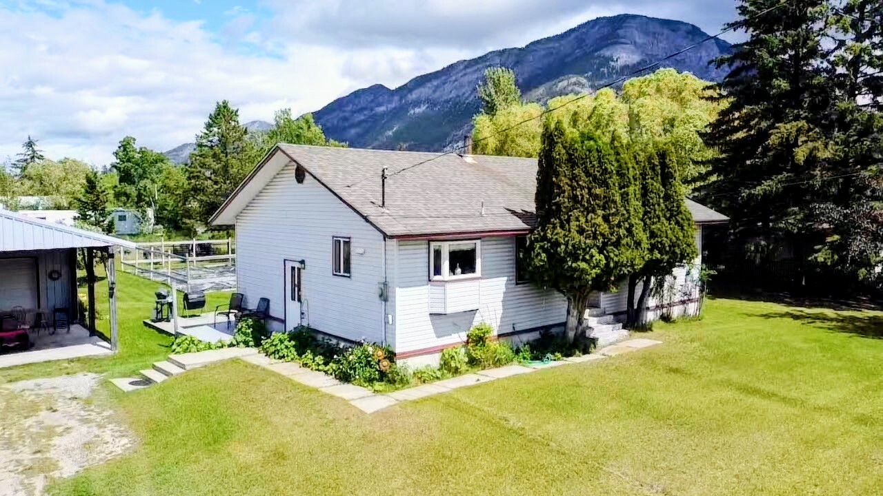 East Kootenay Living at Its Best – 4 bedroom, 2 bathroom, 2,234 Sq Ft Home on 0.588 Acres with Shop, Space & Steps to Columbia Lake in Canal Flats 3