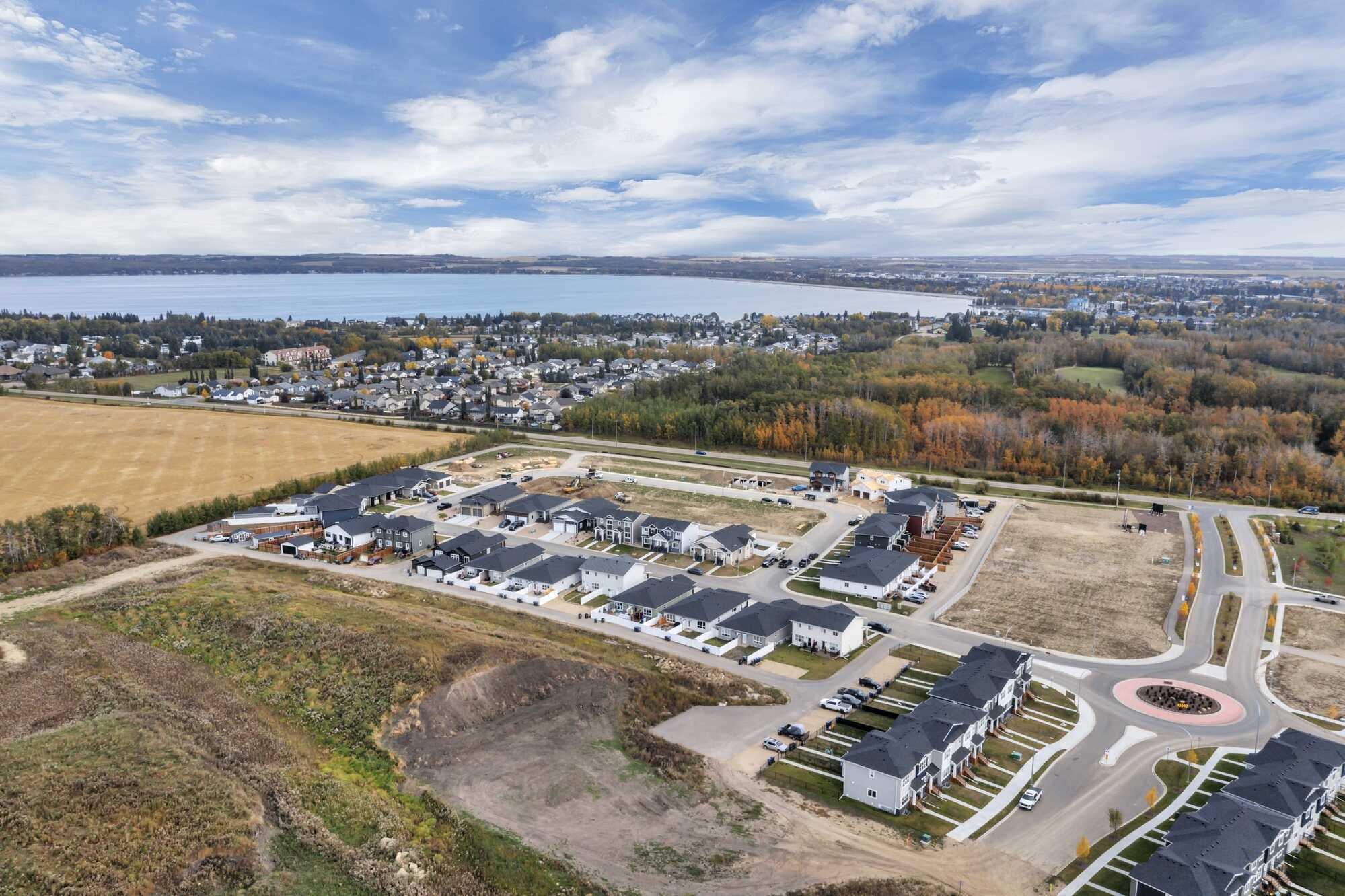 Newer (2025) ~ Bright 2 Story ~ 1/2 Duplex ~ Backs Onto Field ~ Great Location ~ Sylvan Lake 3