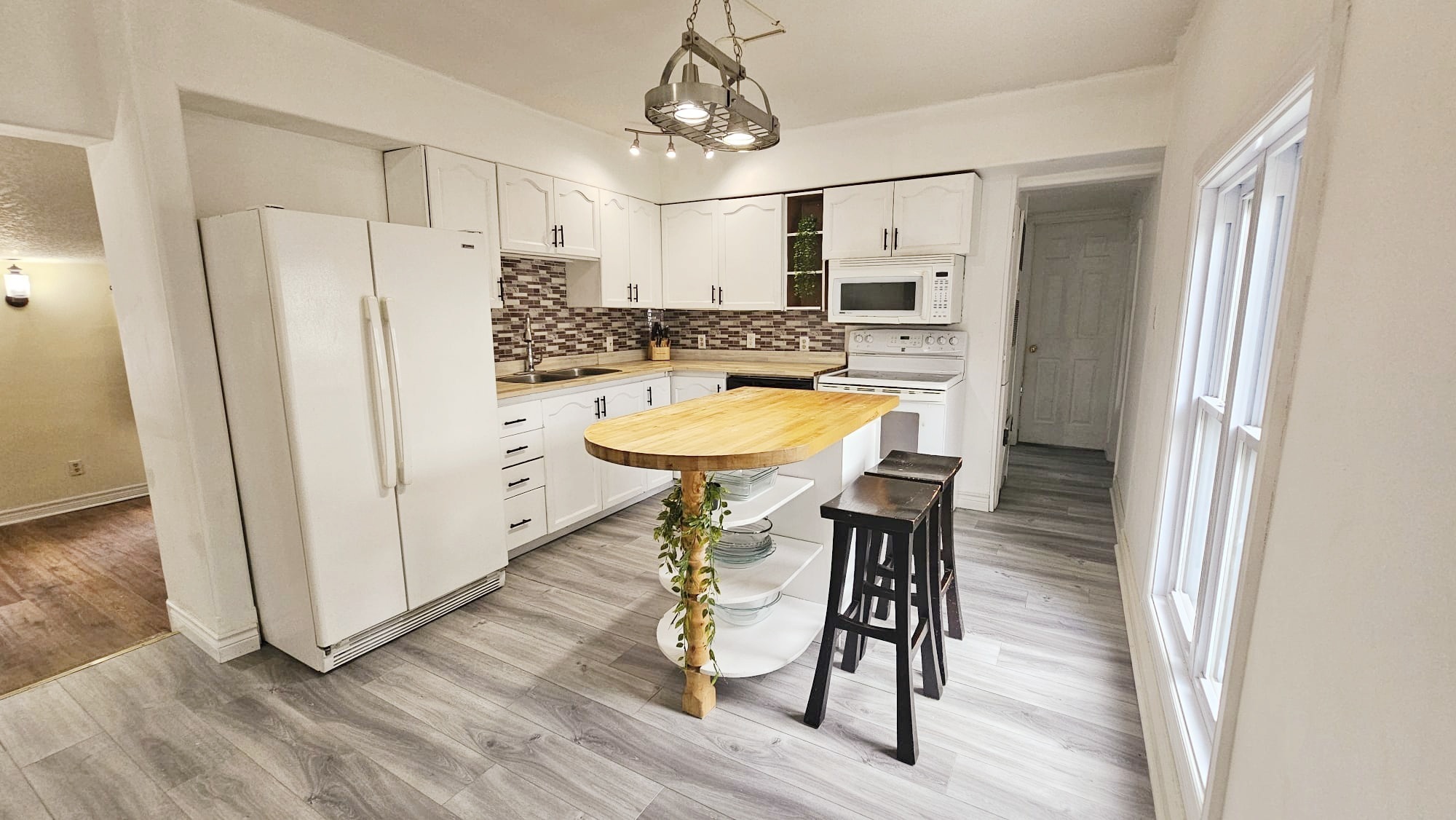 1st Time Home Buyers - Great Opportunity to own your own place! 5