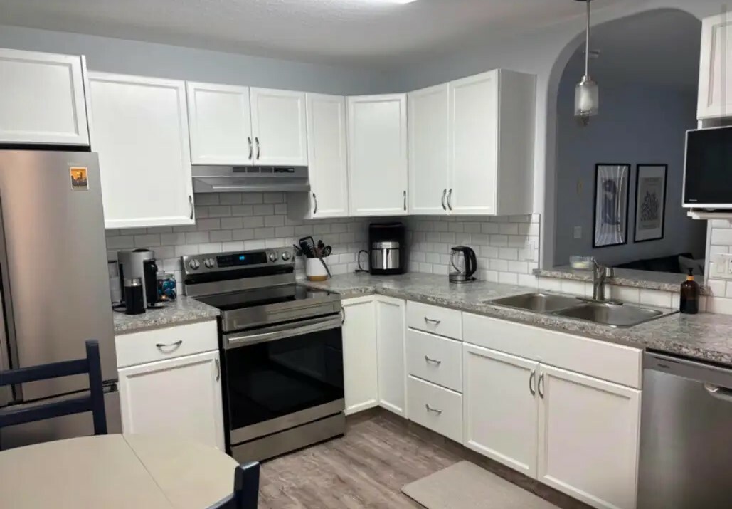 Bright 2-Bed, 2-Bath 55+ Condo in Prime Leduc Location 5