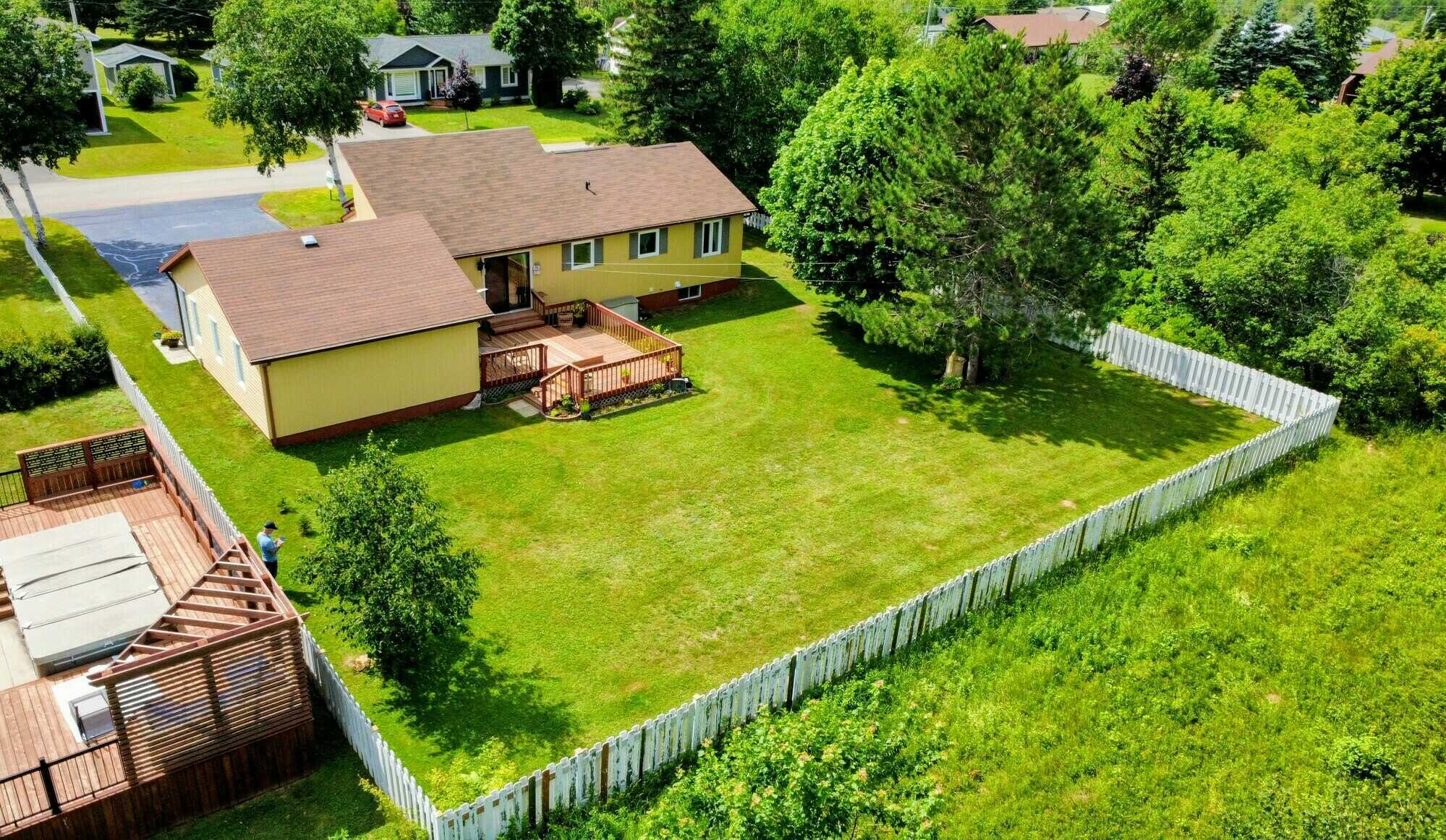 Maison Familiale à vendre à Caraquet / Familly home for sale Caraquet NB 2