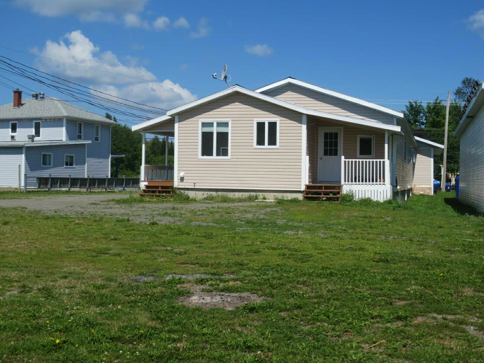 Multi unit apartment building nestled along the beautiful St John river.  OPEN TO REASONABLE OFFERS 4