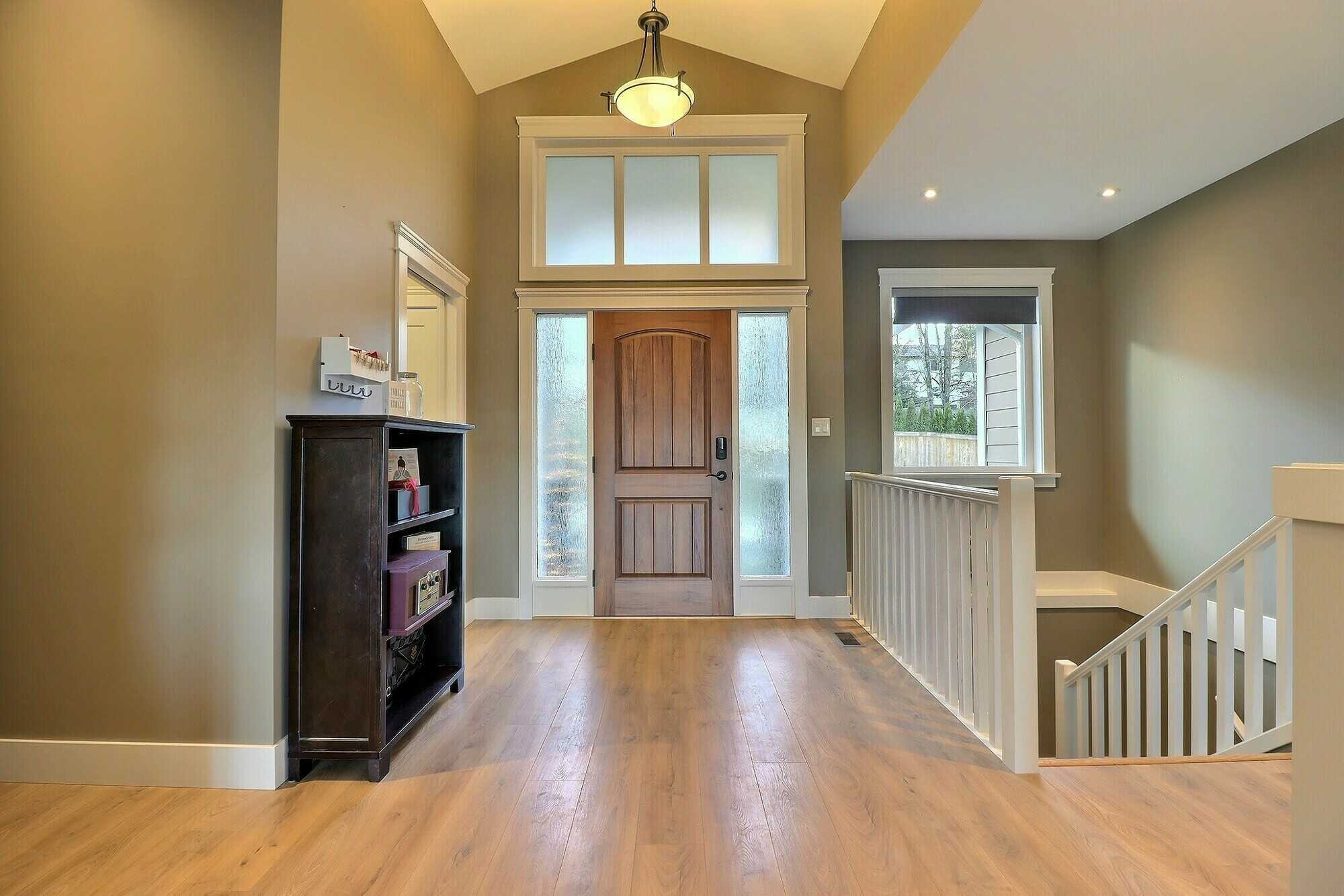 Stunning 5 bedroom 3 bathroom home with break taking Views with suite or business potential. 5