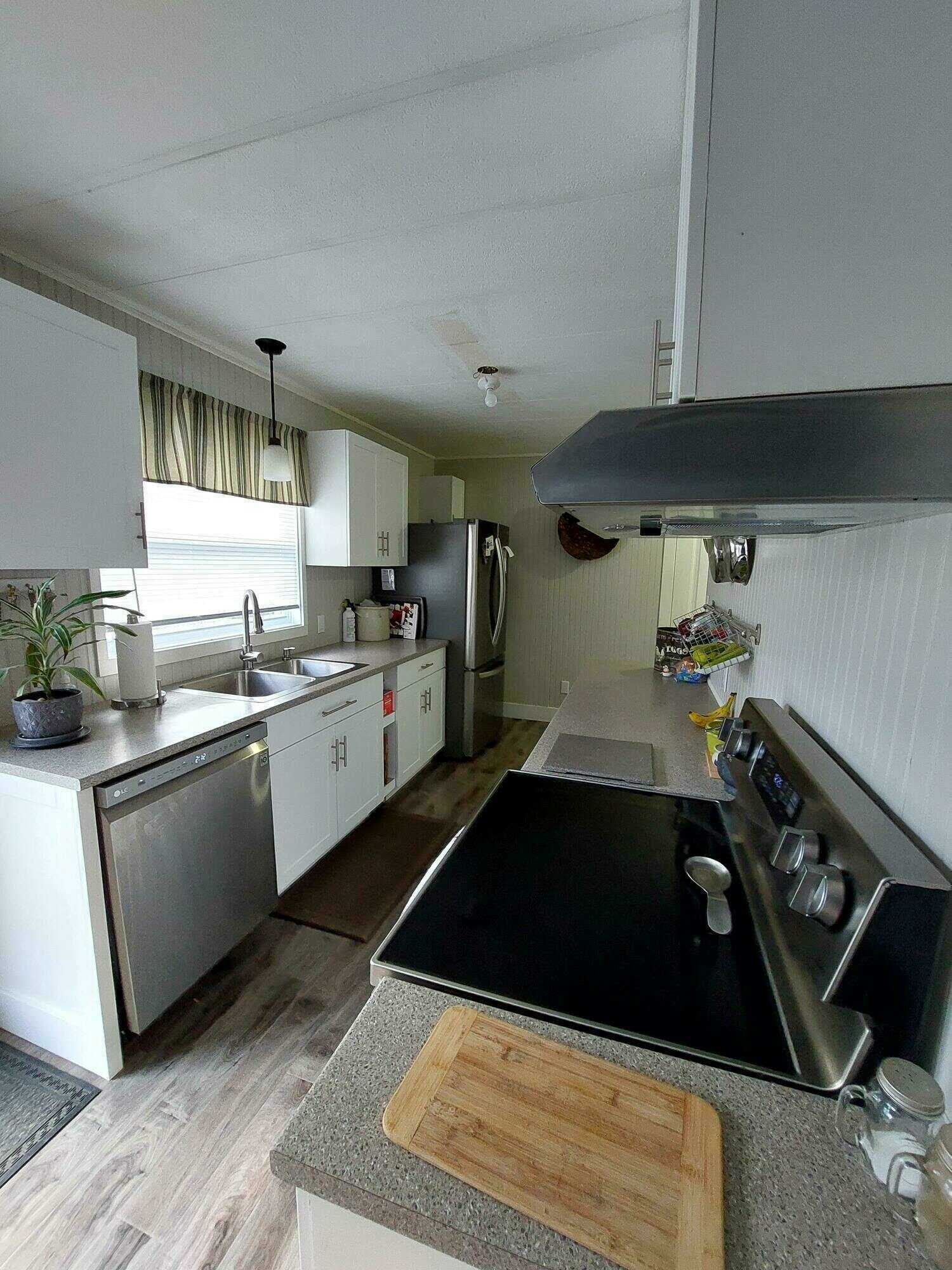 Welcome to 156 Tower Hill Road! 4