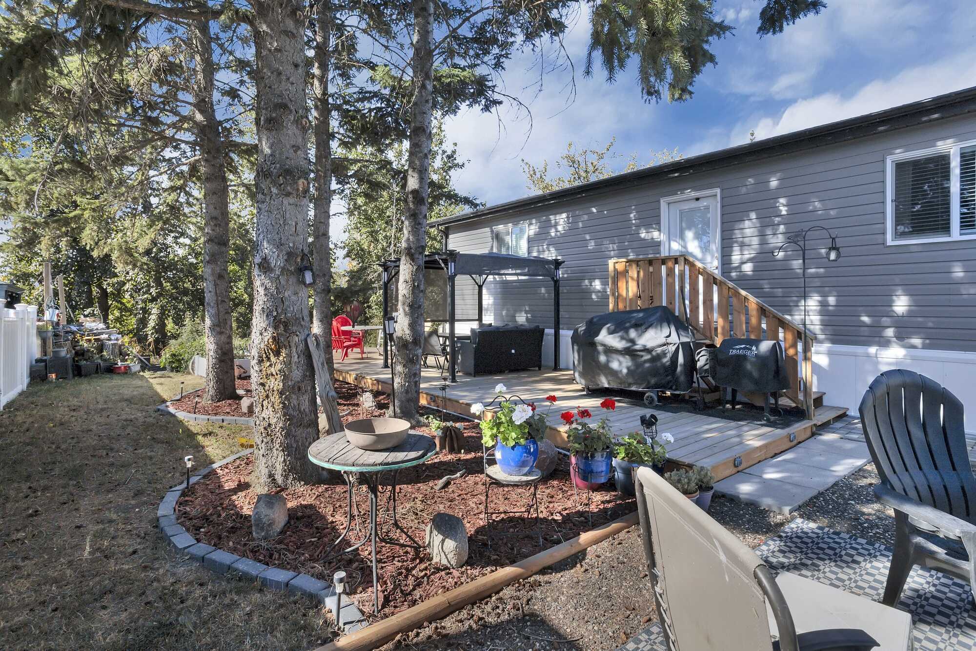 Year Round Lake Lifestyle ~ Lake Property ~ Over 1500 sq ft ~  A/C ~ DeGraff's RV Resort ~ Great Amenities 5