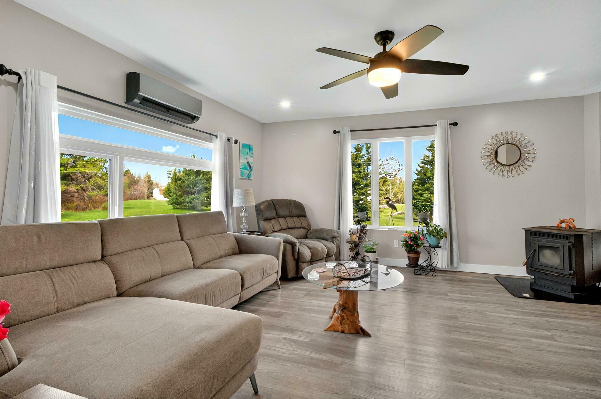 Beautiful, updated home with deeded access to the beach! 4