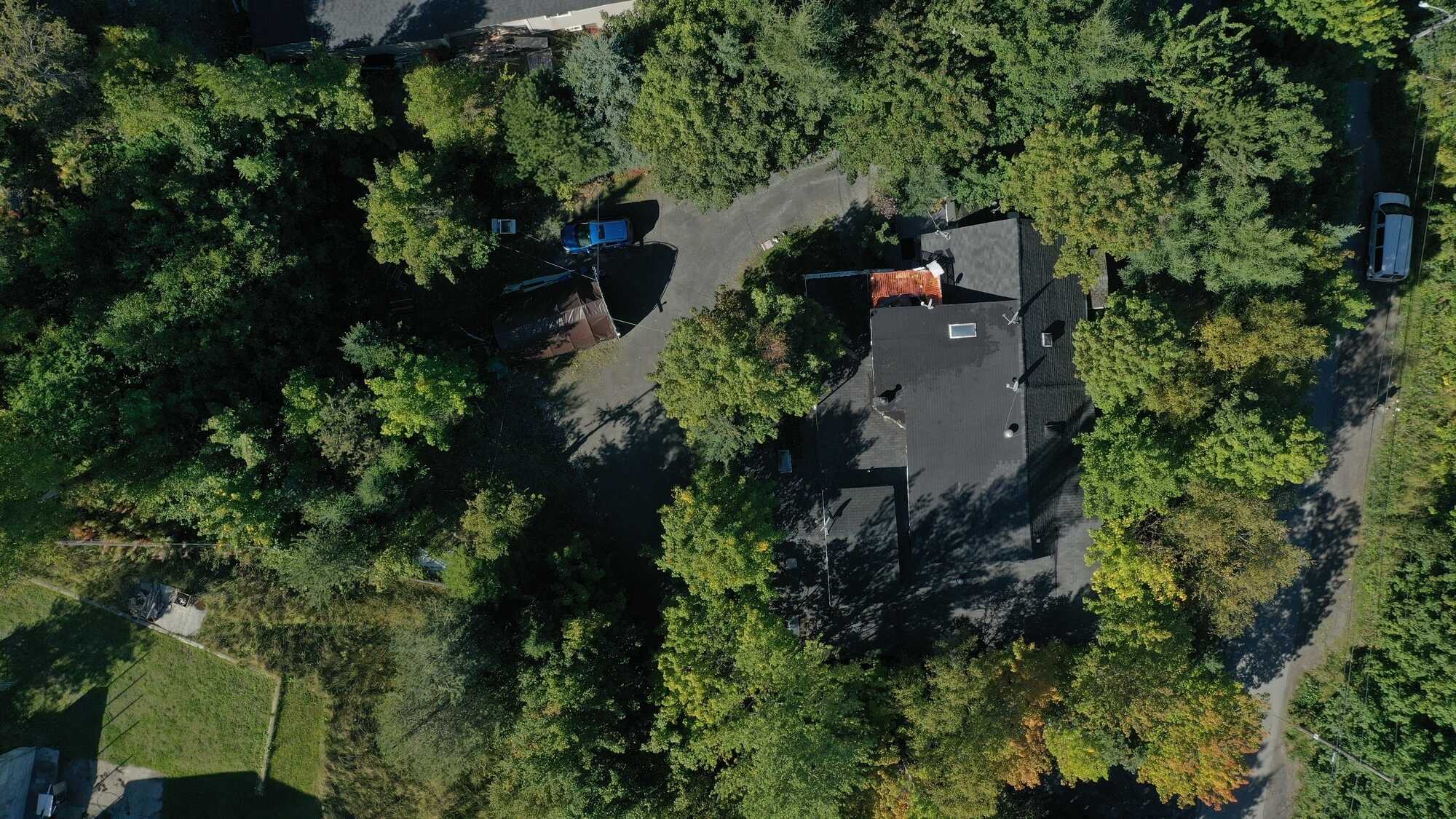 💼 Investors Take Notice!
Here’s a rare opportunity to own a 12-unit apartment building with excellent income potential 4