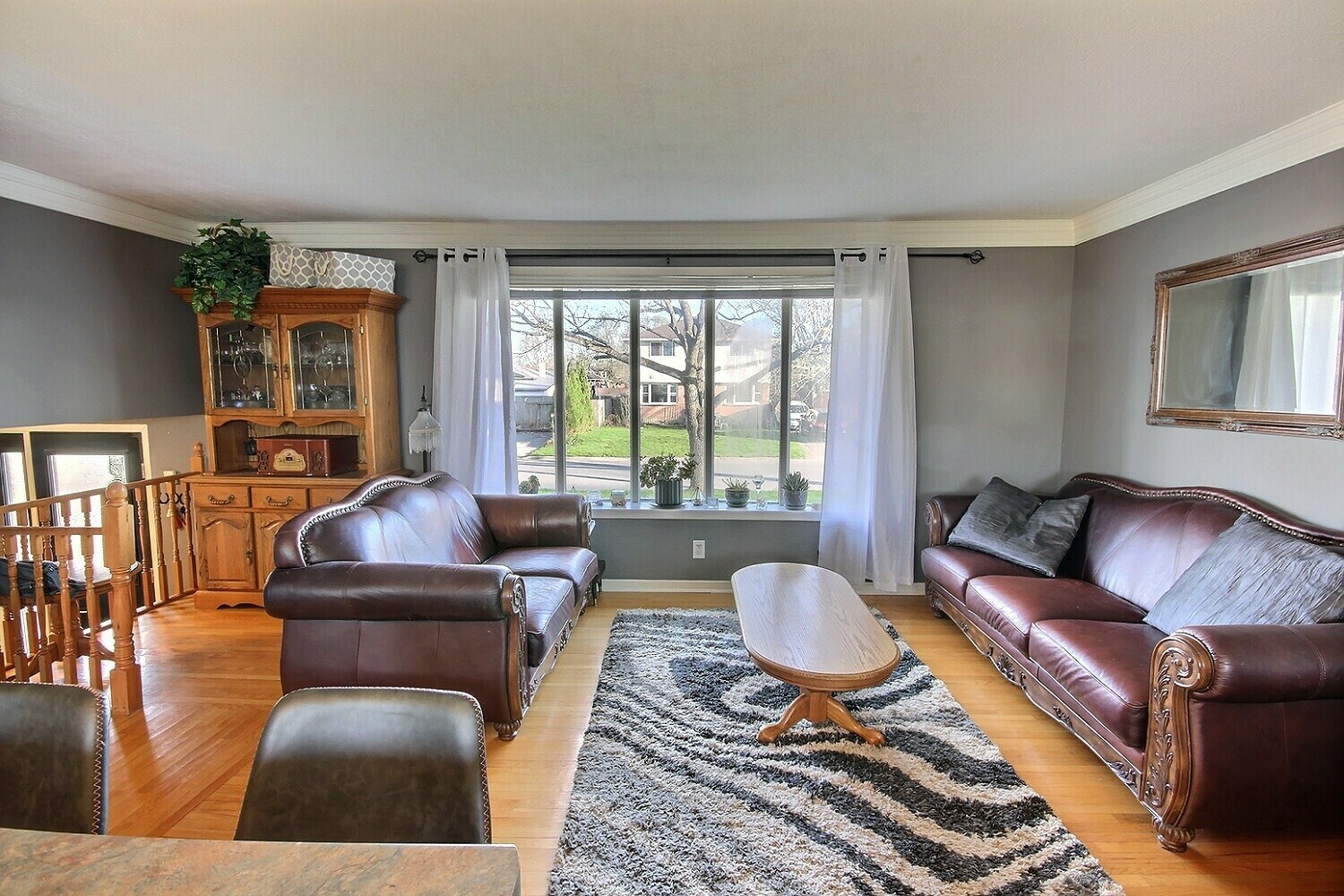 Park-Backed 4 Bedroom Side Split on Quiet East Belleville Crescent 3