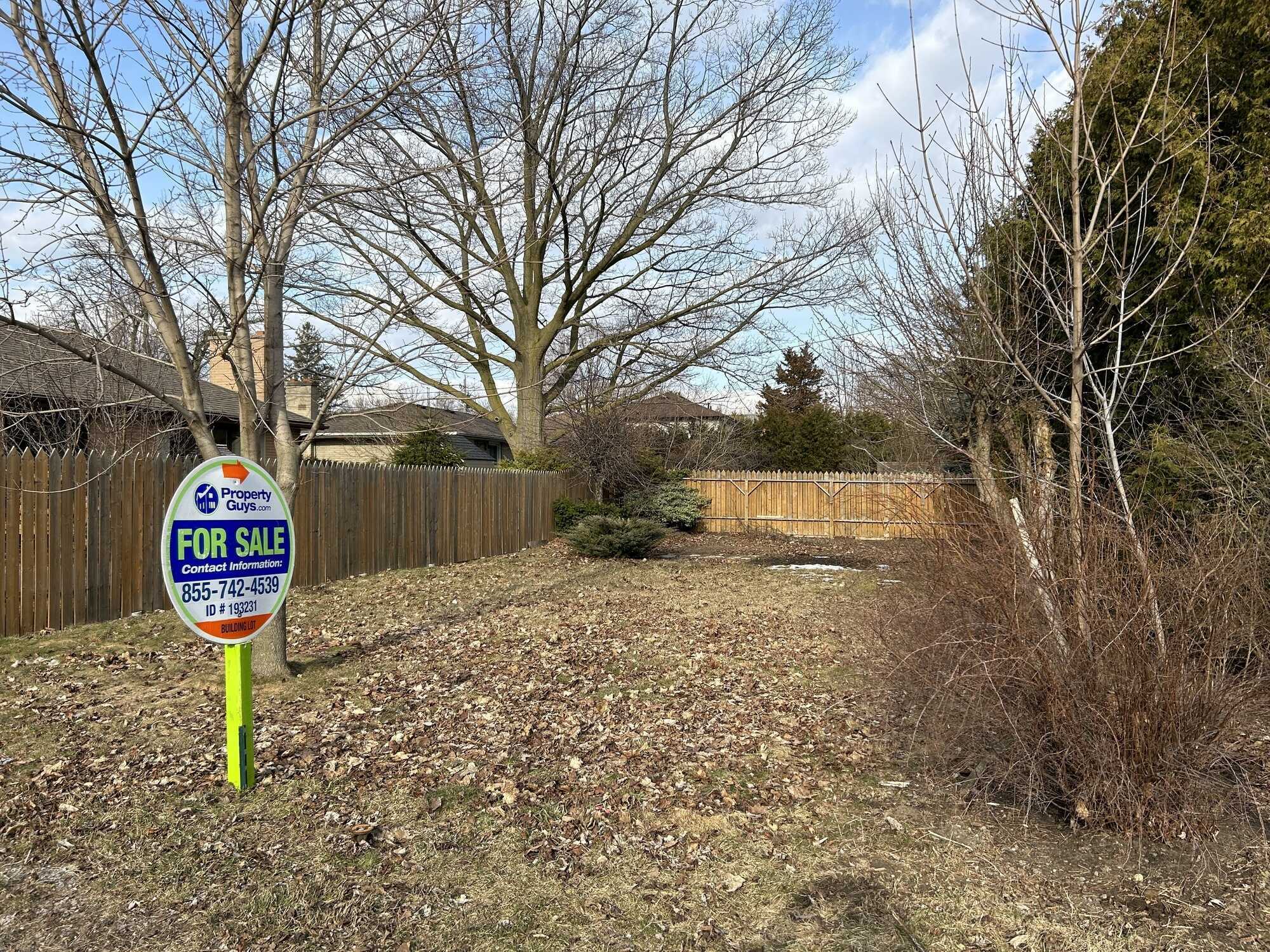 Attention investors! Fantastic building lot (zoned R2) in north Oshawa close to all amenities. Great opportunity to build a new rental property with 2 incomes. 5