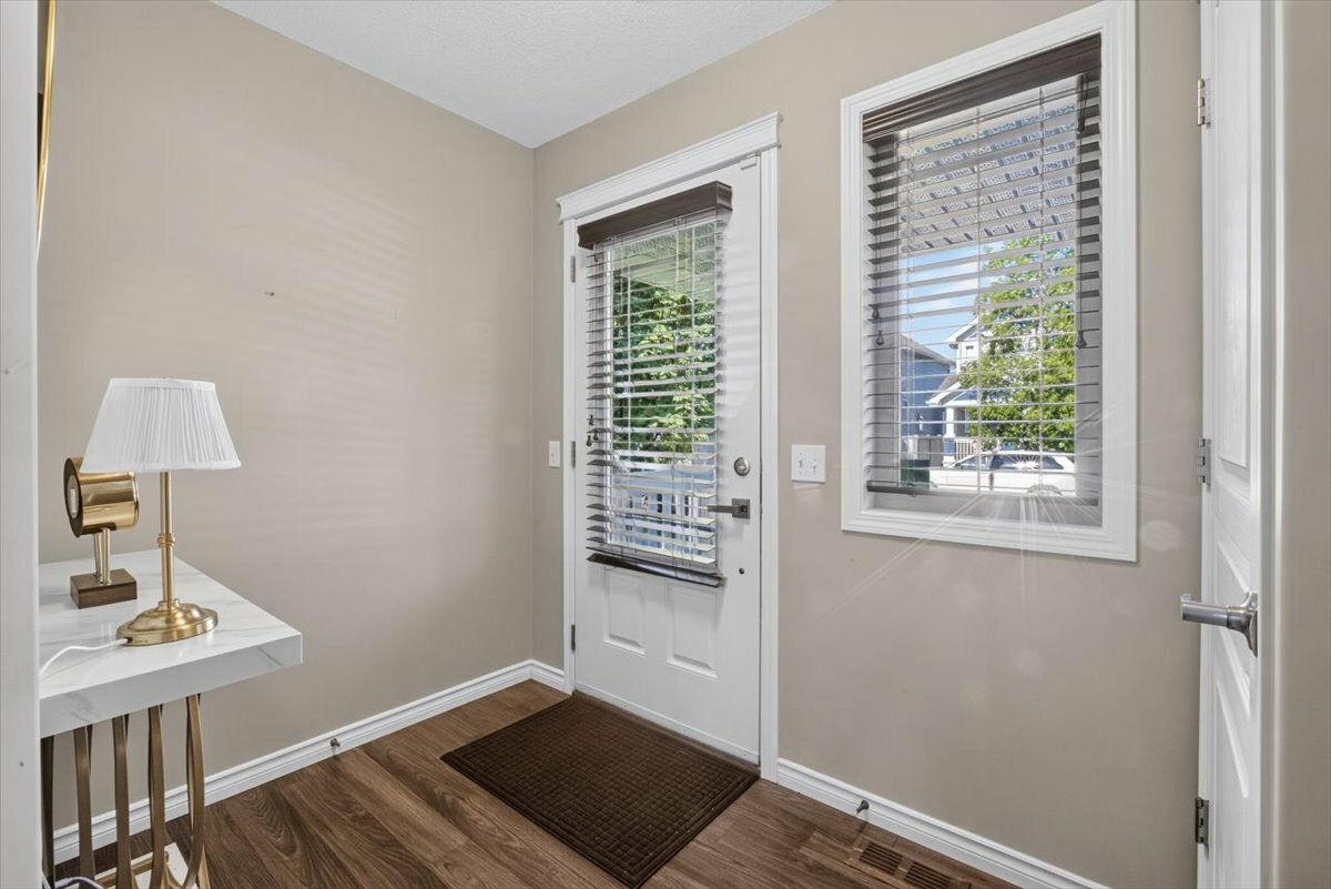 Welcome to this EXCEPTIONAL home in the highly desirable LAKE SUMMERSIDE community. Designed for both comfort and functionality, the bright open-concept layout is filled with natural light from the ABUNDANCE OF WINDOWS throughout. 5