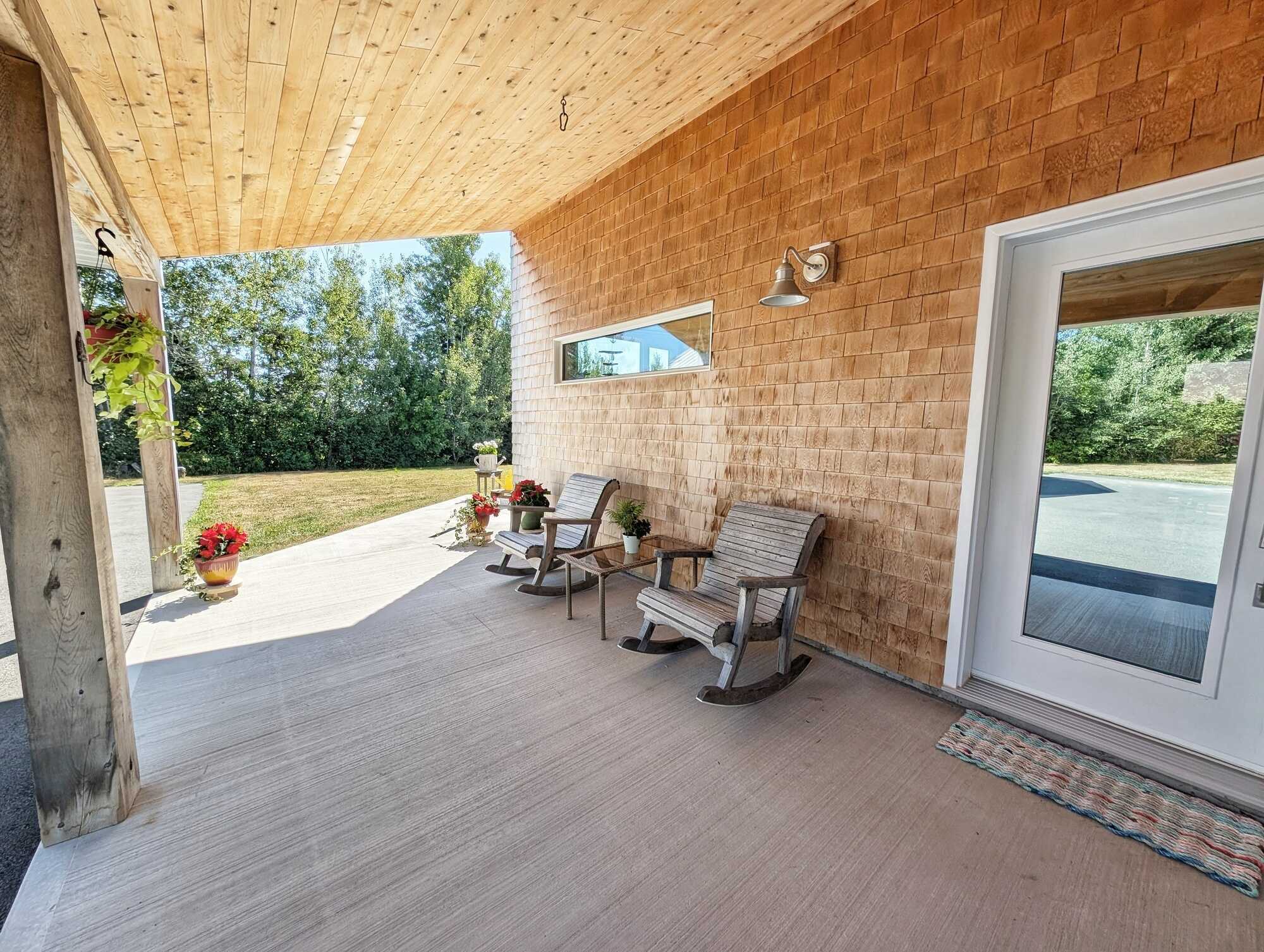 Magnifique propriété à vendre au BORD DE L'EAU / Magnificent RIVERFRONT property for sale in NB 4