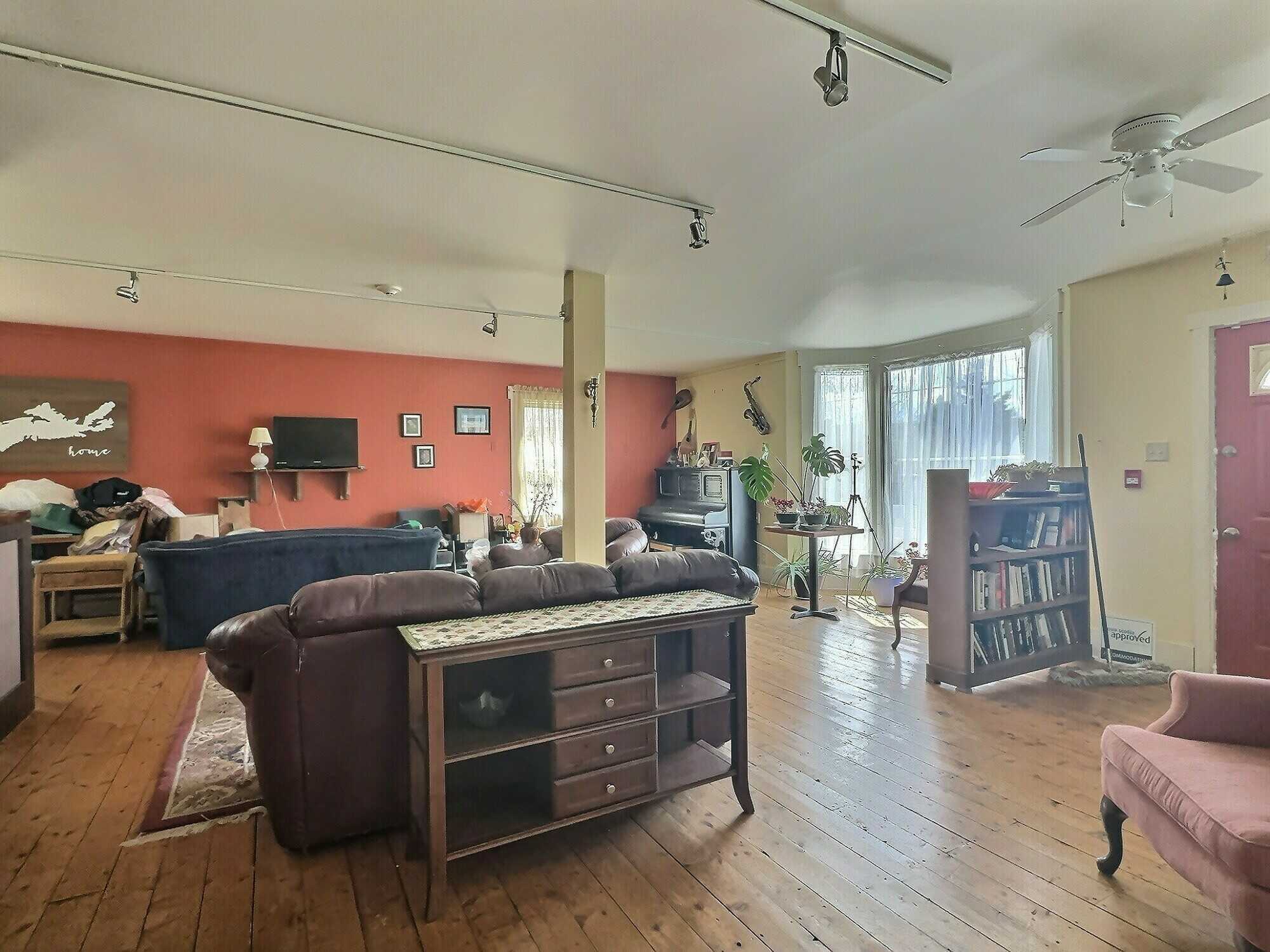 Step into a property bursting with opportunity and character! 5
