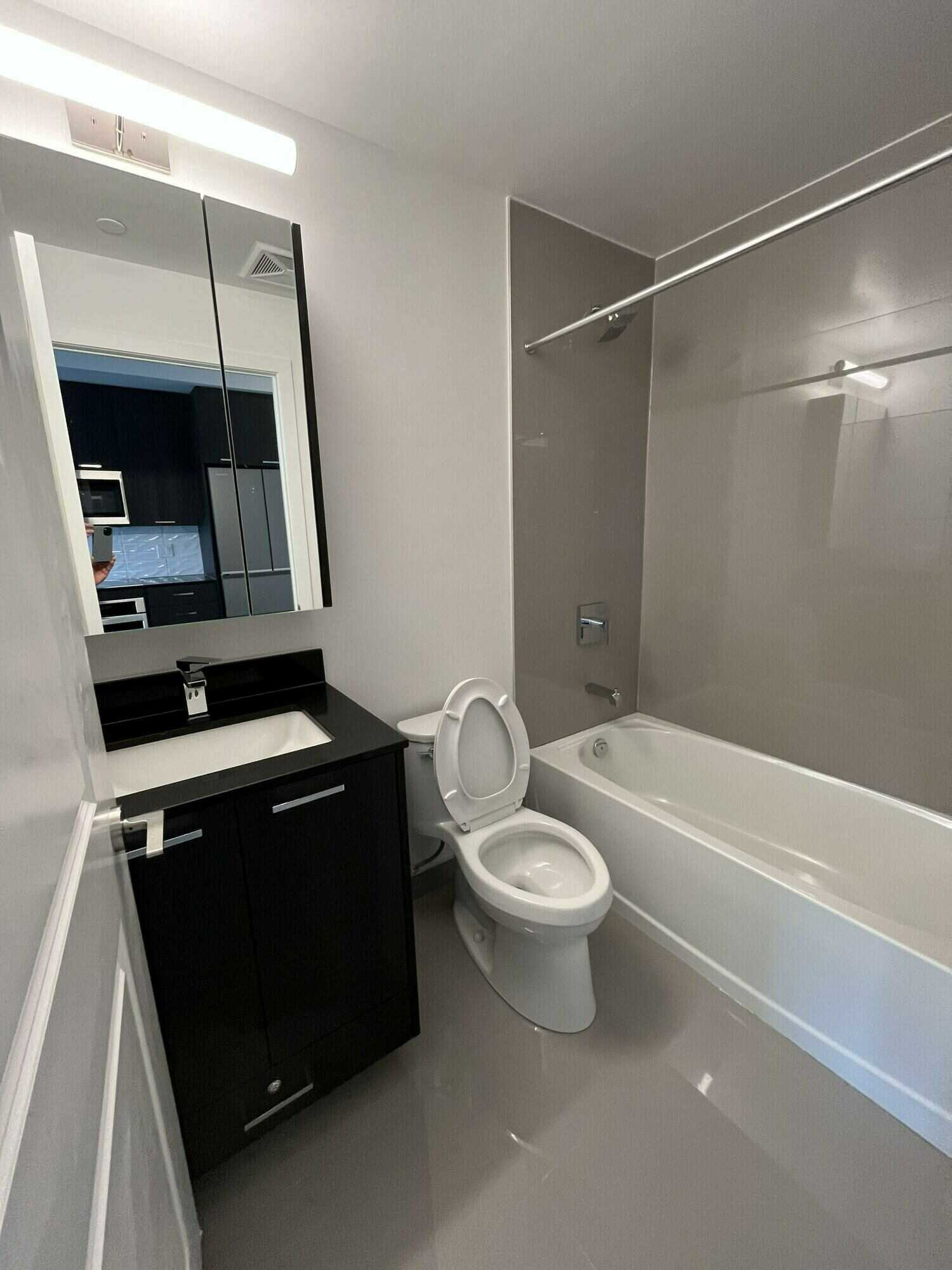 120 Eagle Rock Way, 413, Vaughan 5