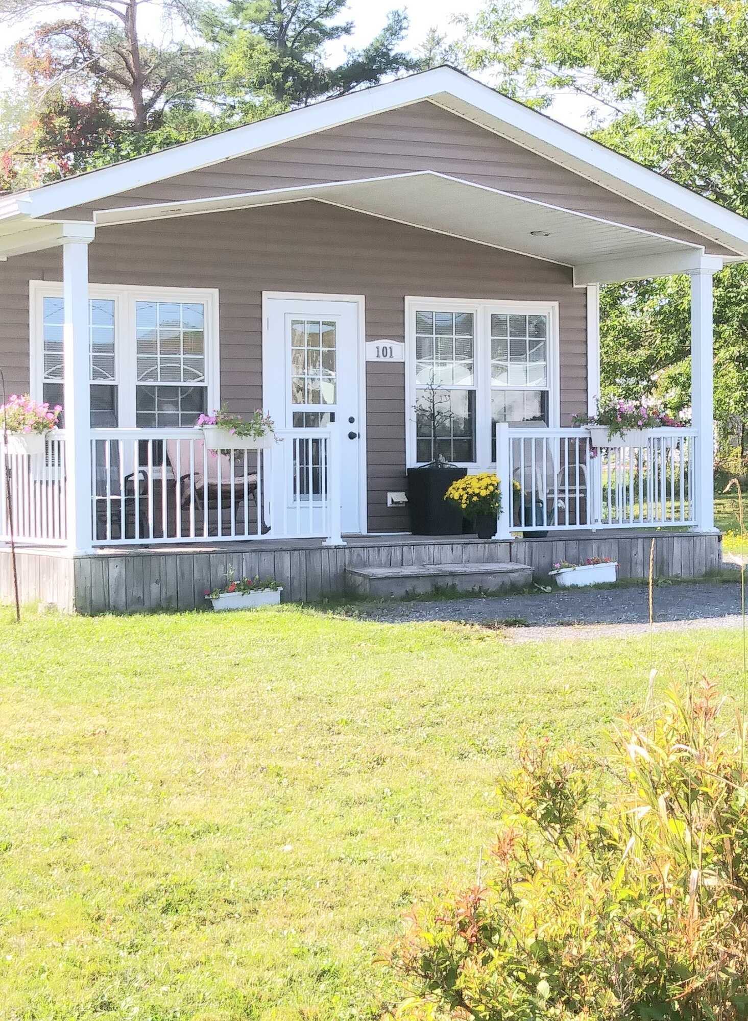 Newer Bungalow - centrally located in Stellarton built on-site 2013 2