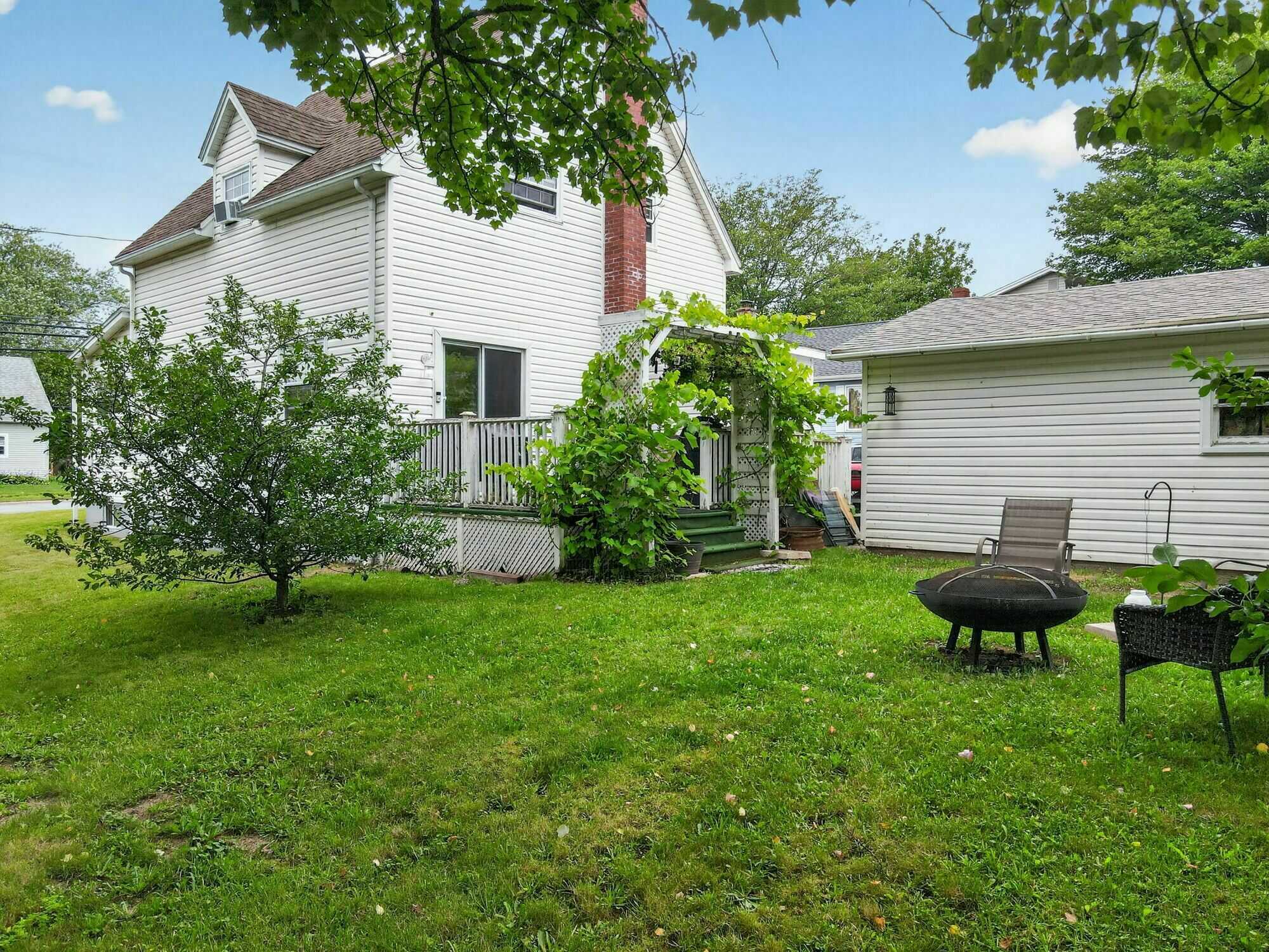 Spacious 3-Bedroom Family Home on a Corner Lot! 4