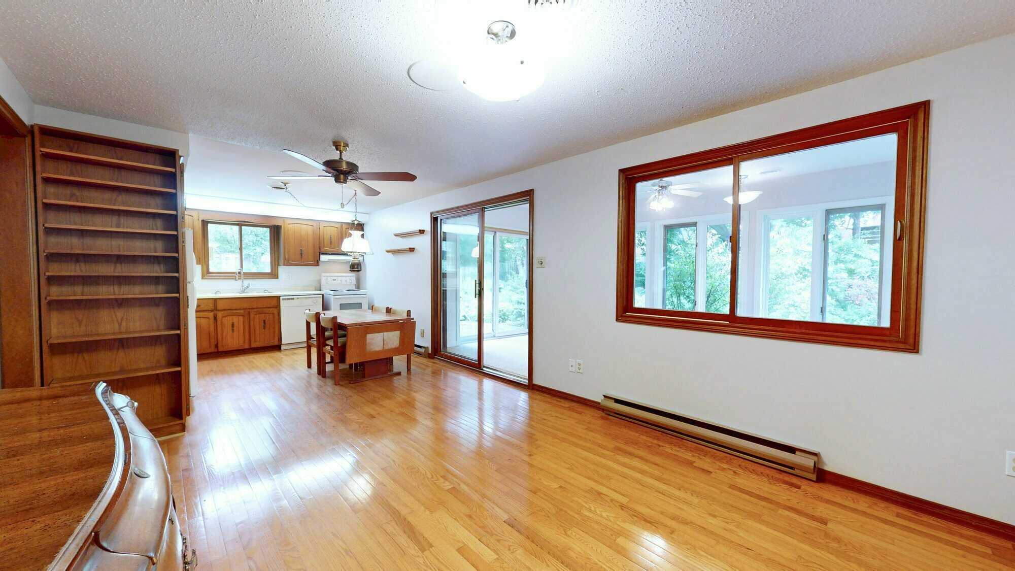 One Level Living in West-Guelph! 4