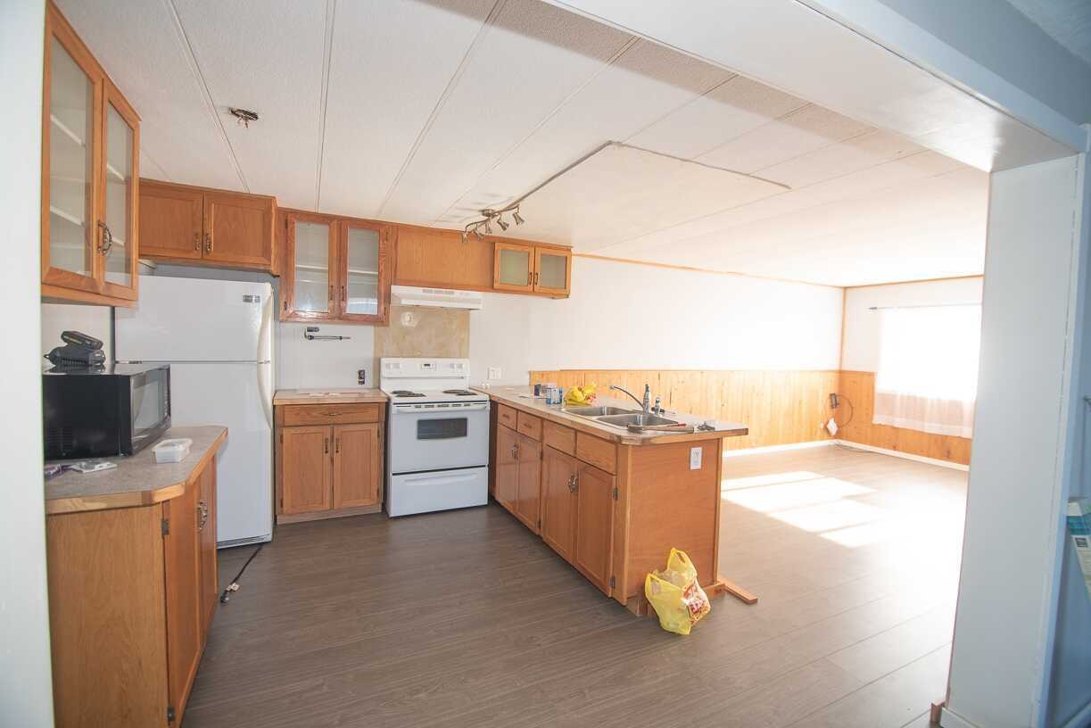 LOCATION LOCATION!! 3 BEDROOM 2 BATH HOME ON. A QUIET STREET 2