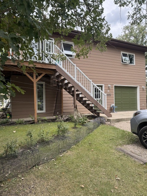 Beautiful 2 level home across from the lake in Killarney, MB 4